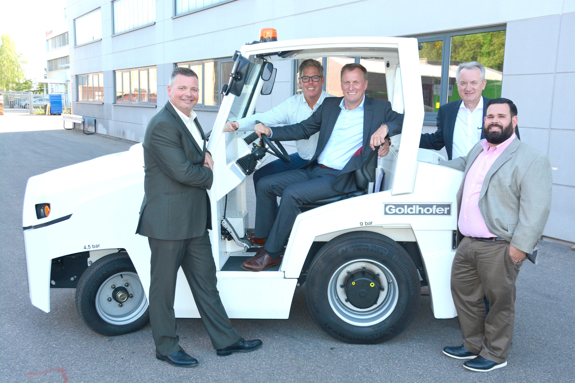 Goldhofer heißt das Team von Flite Line Willkommen. Foto: Goldhofer