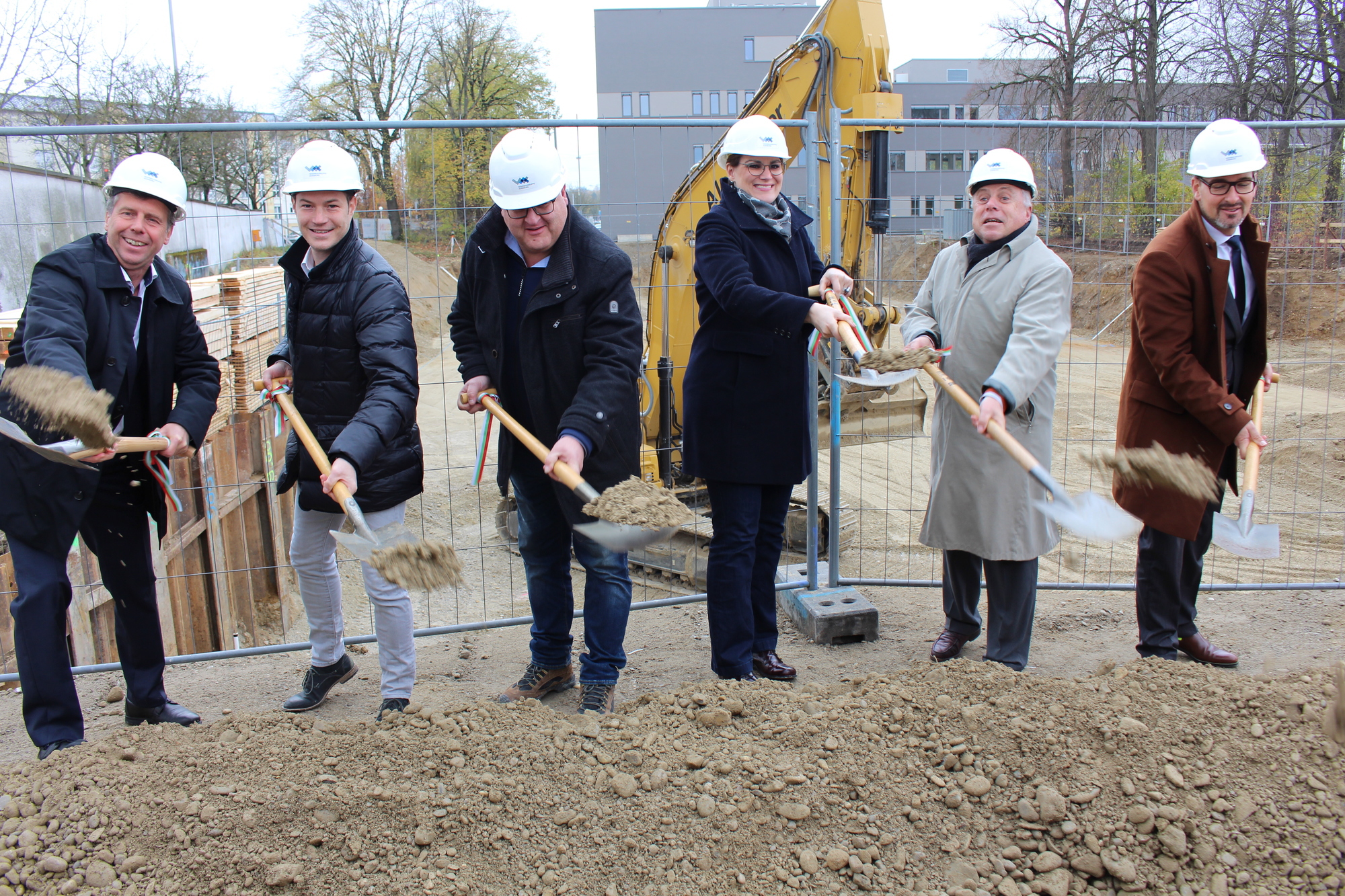 A. Blaumoser, F. Fink, W. Häußler, E. Weber, H. Rinderle, Dr. M. D. Hoppe. Foto: Zeilnhofer/B4B WIRTSCHAFTSLEBEN SCHWABEN