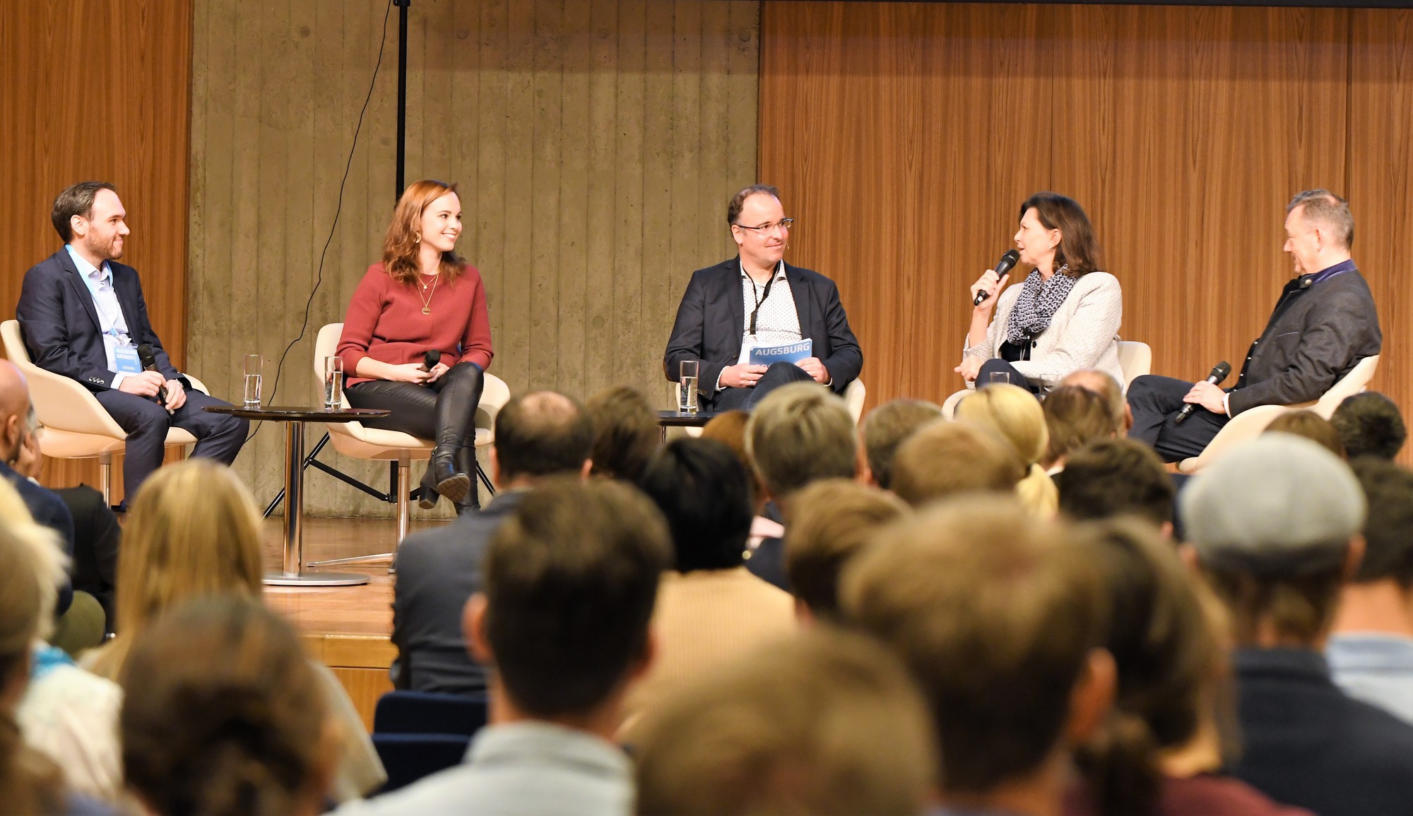 Während der Podiumsdiskussion von „Augsburg gründet!“. Foto: ©munichphotoart.com