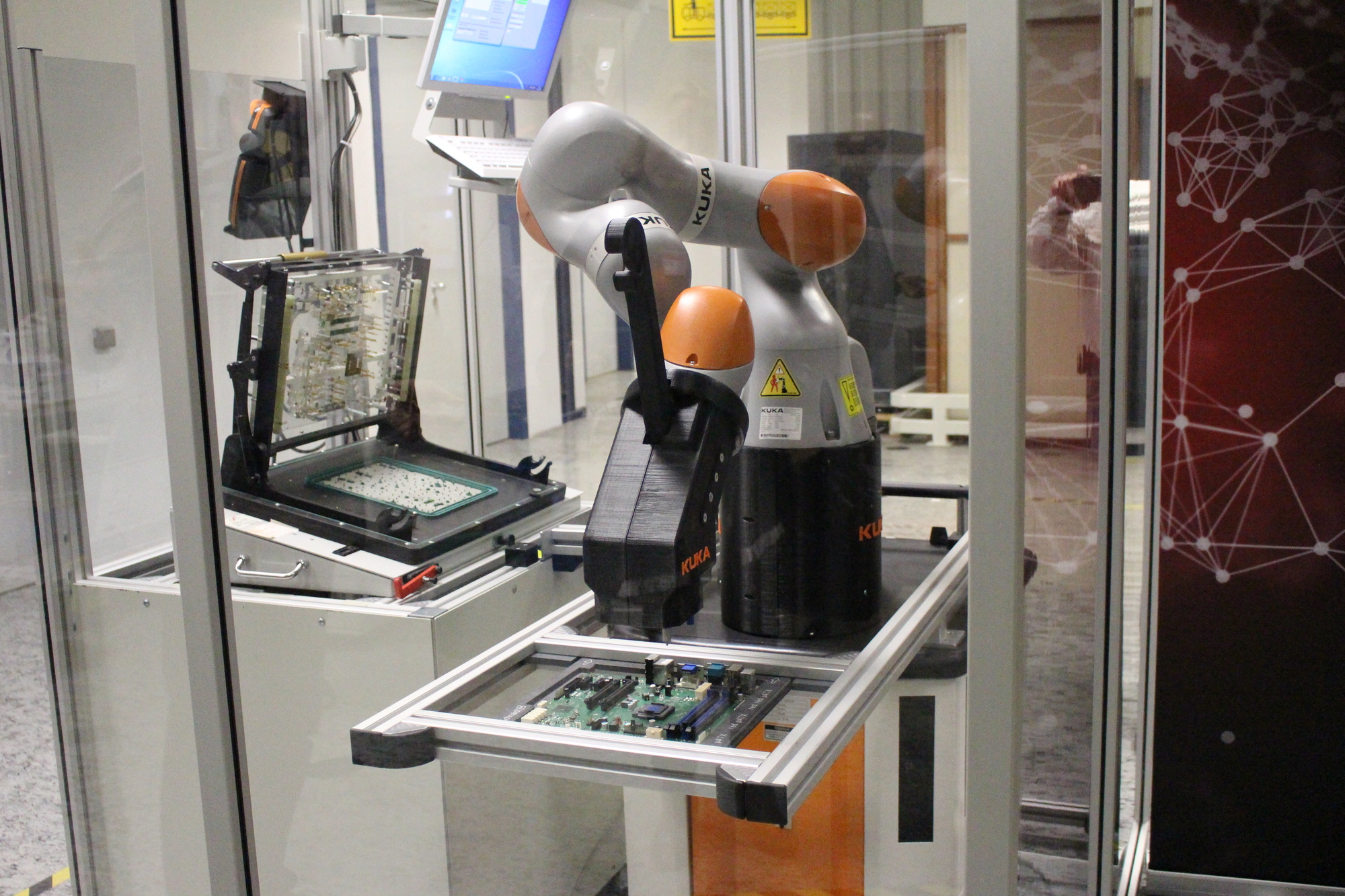 Zwei dieser Roboterarme kommen ab Januar bei Fujistu in Augsburg zum Einsatz.