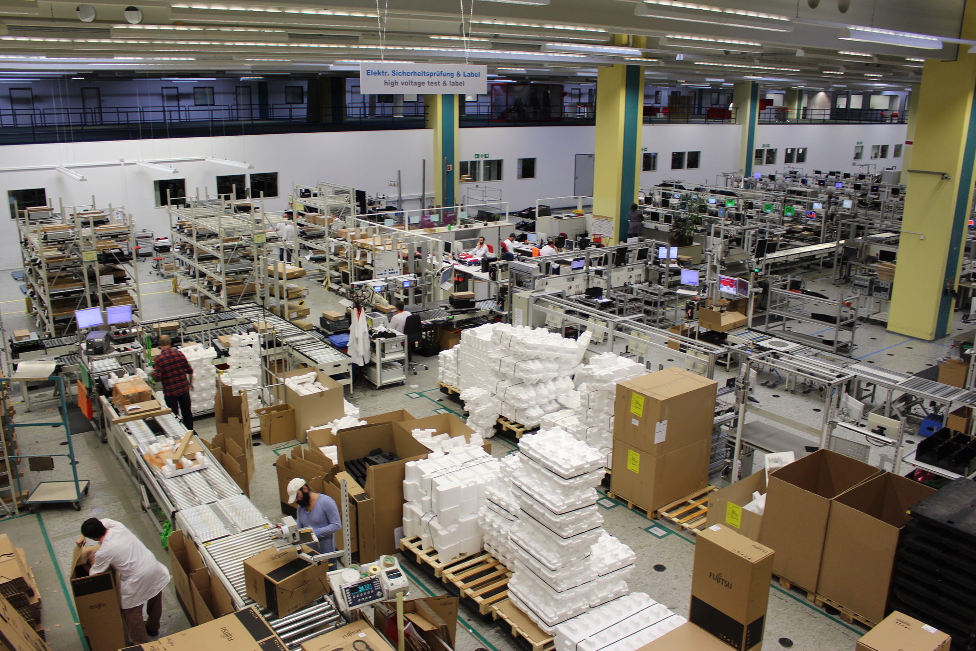 Die Geräte werden stoßgeschützt verpackt und erhalten ein Siegel.