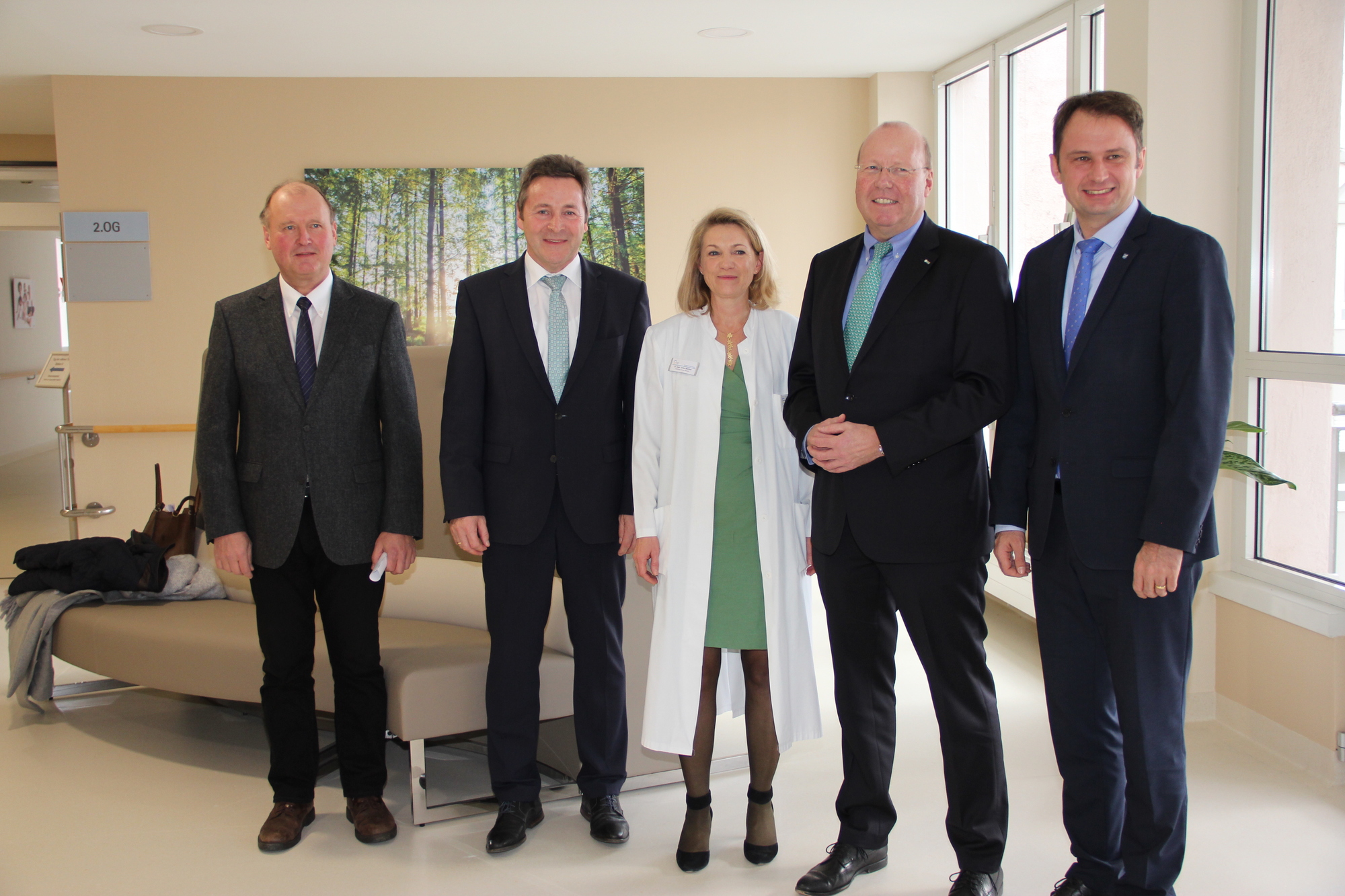 Bezirksrat Dr. Johann Popp, LR Leo Schrell, Dr. Ulrike Bechtel, Prof. Dr. Dieter Bach, OB Frank Kunz. Foto: LRA Dillingen