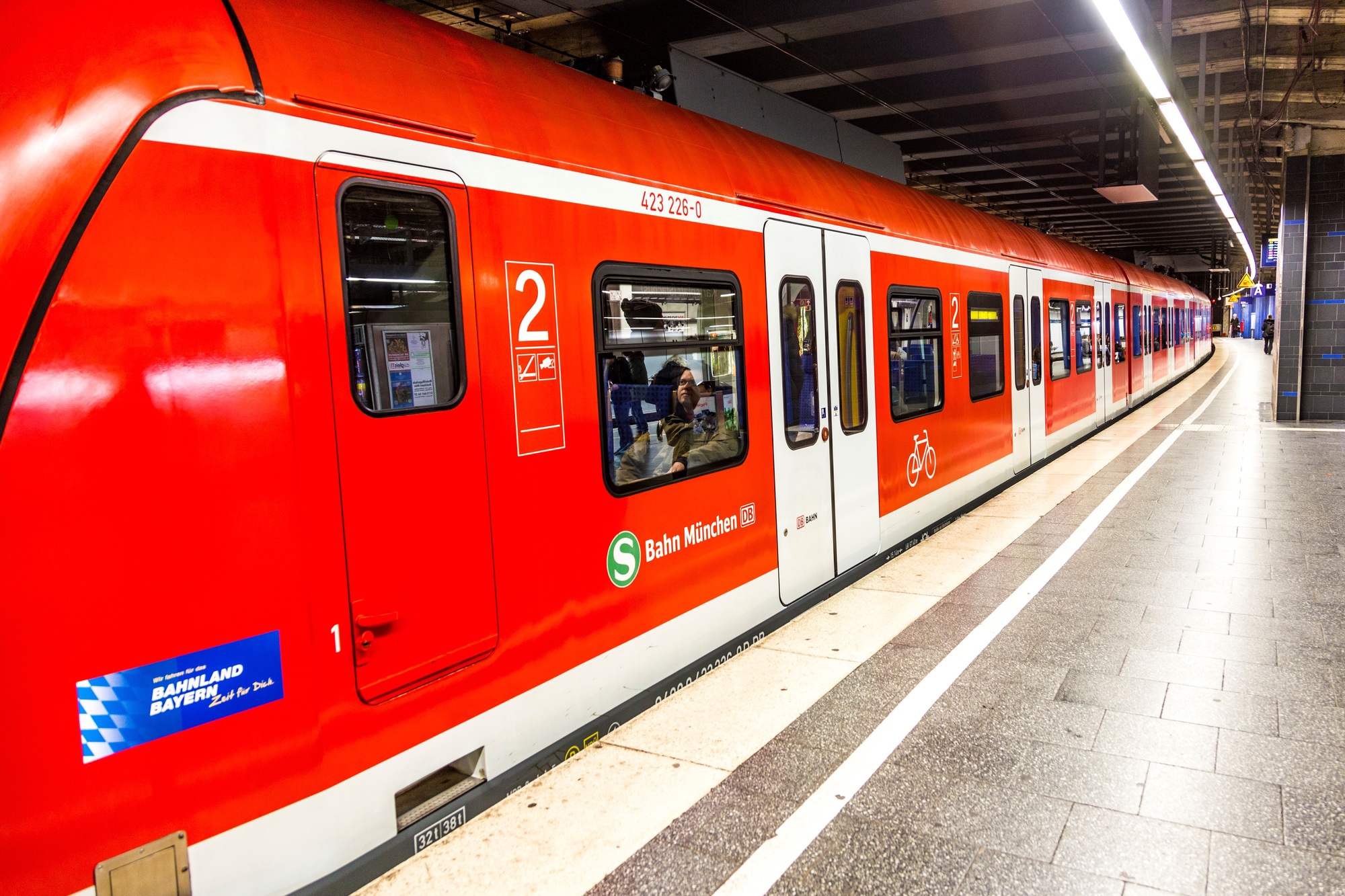Symbolbild. Die Münchner S-Bahn könnte schon bald bis Augsburg fahren. Foto: iStock / Meinzahn