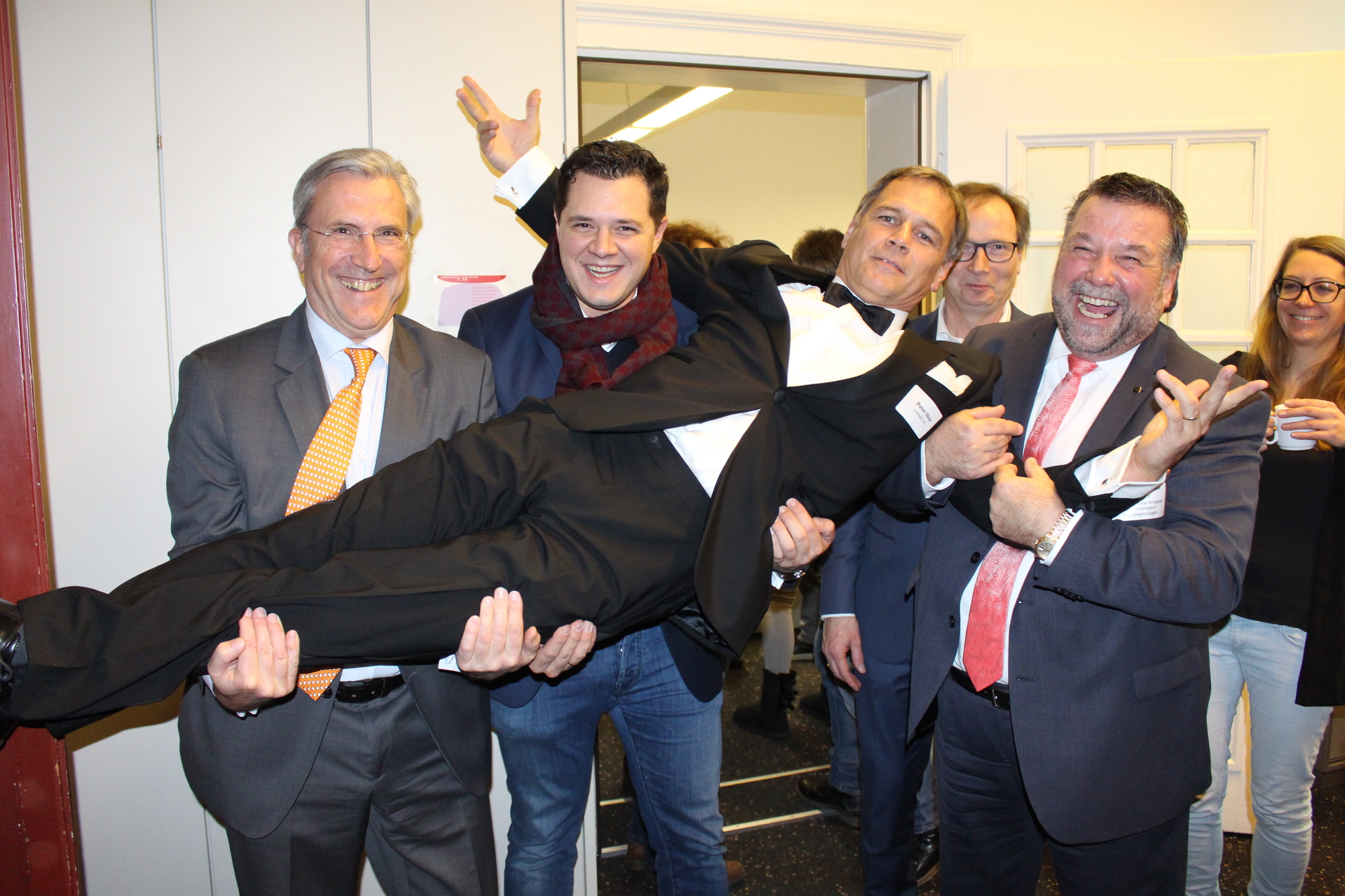 Ein Hoch auf den Wirtschaftsstandort Augsburg. Foto: Iris Zeilnhofer/B4B WIRTSCHAFTSLEBEN SCHWABEN