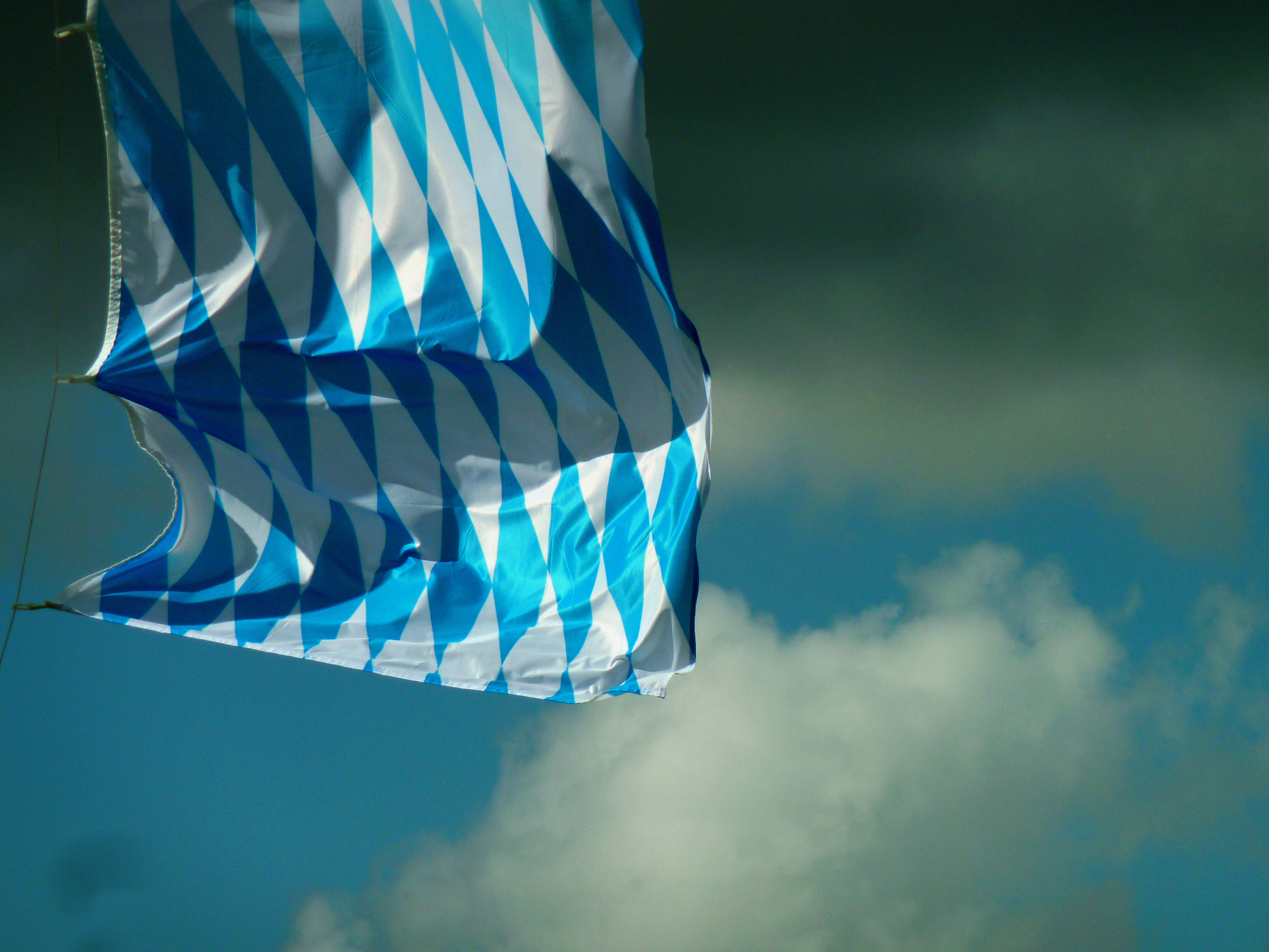 Freistaat sucht die 50 besten Unternehmen. Symbolbild Bayerische Flagge. Foto: Lupo / pixelio.de
