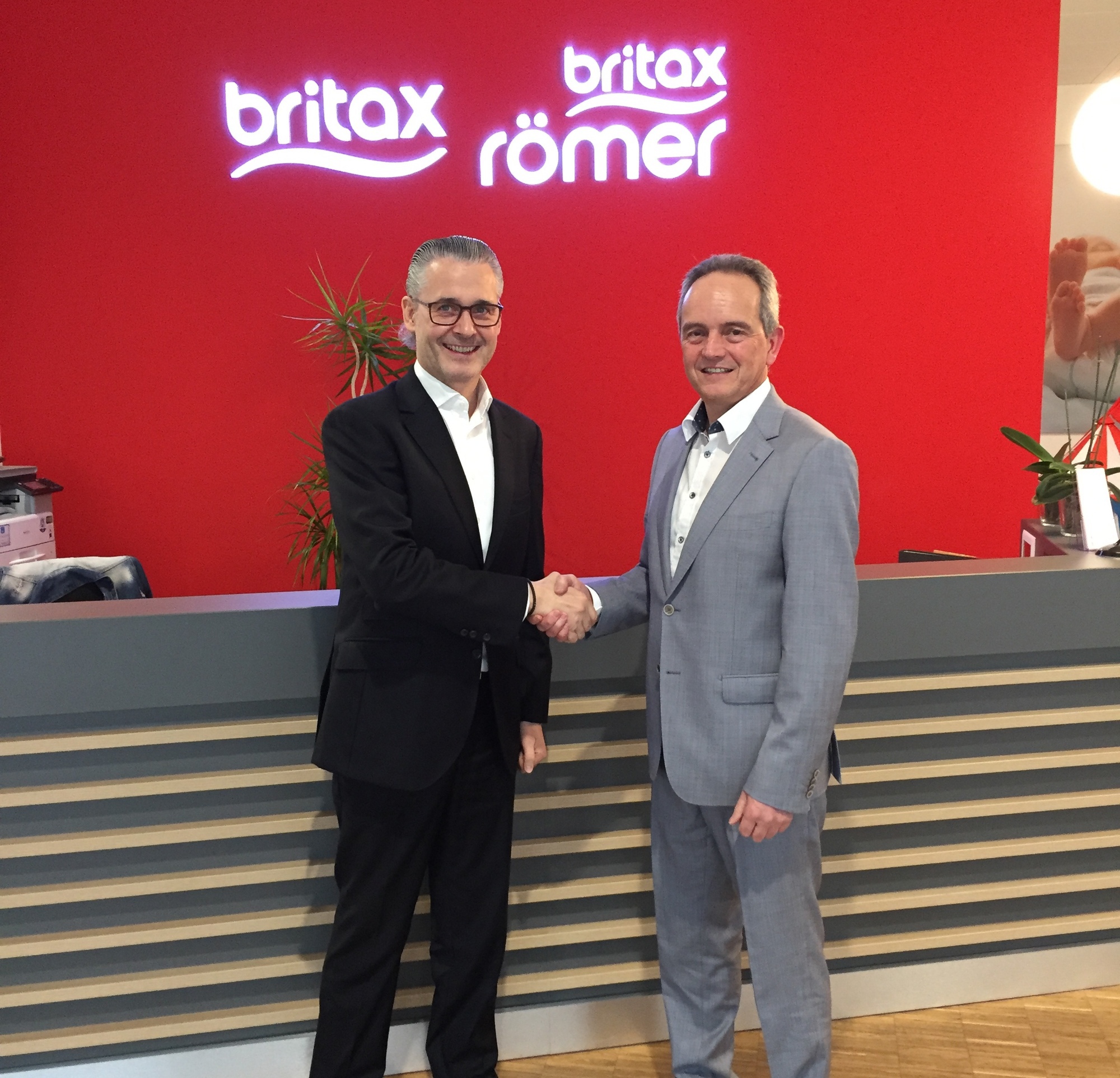 Rainer Stäbler (Britax Römer) und Patrick Gerard (Rompa Group). Foto: Britax Römer