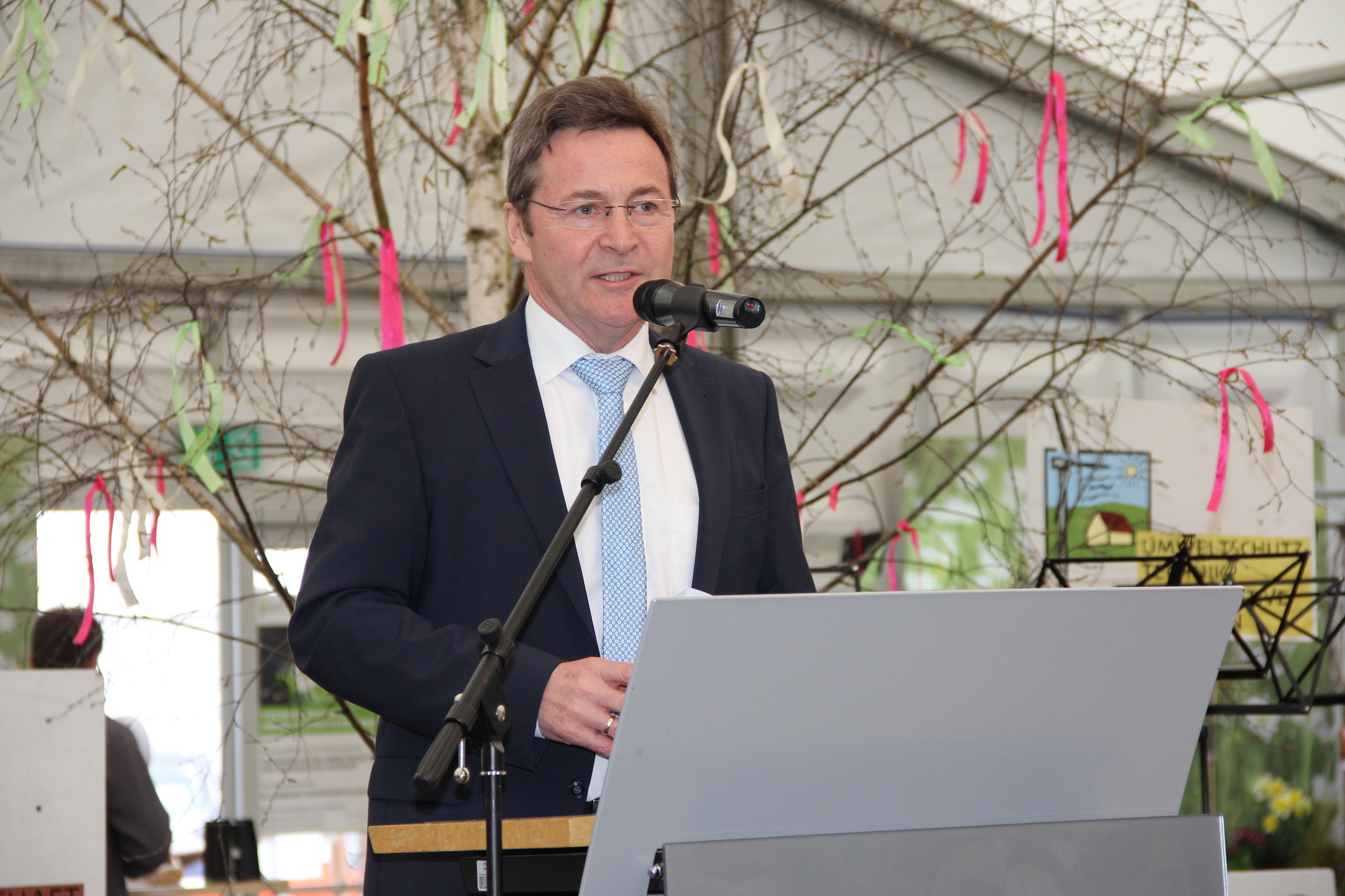 Grußwort von Landrat Leo Schrell bei der Eröffnung. Foto: Landratsamt Dillingen