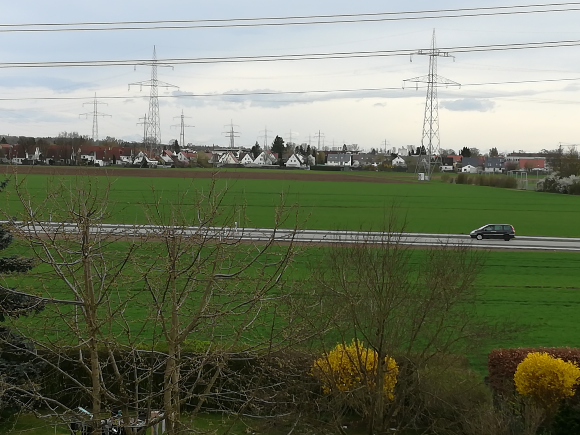 Hier an der Panzerstraße soll die neue Schule in Stadtbergen entstehen. Foto: Sandra Goschenhofer/B4B WIRTSCHAFTSLEBEN SCHWABEN