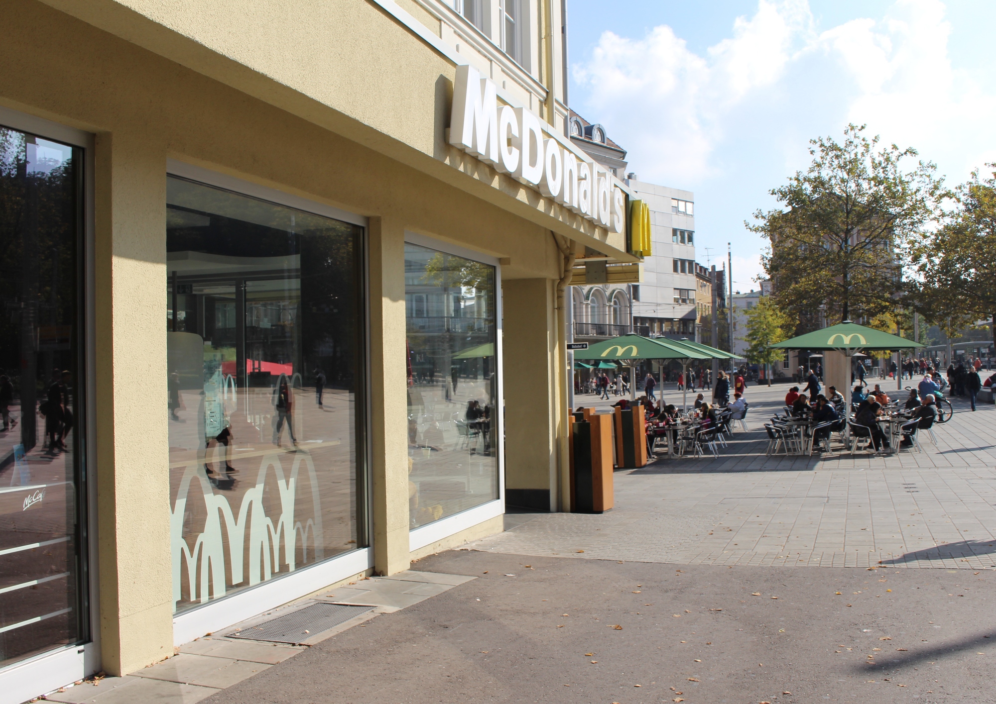 Symbolbild. Eine der McDonald's Filialen in Augsburg. Foto: B4B WIRTSCHAFTSLEBEN SCHWABEN
