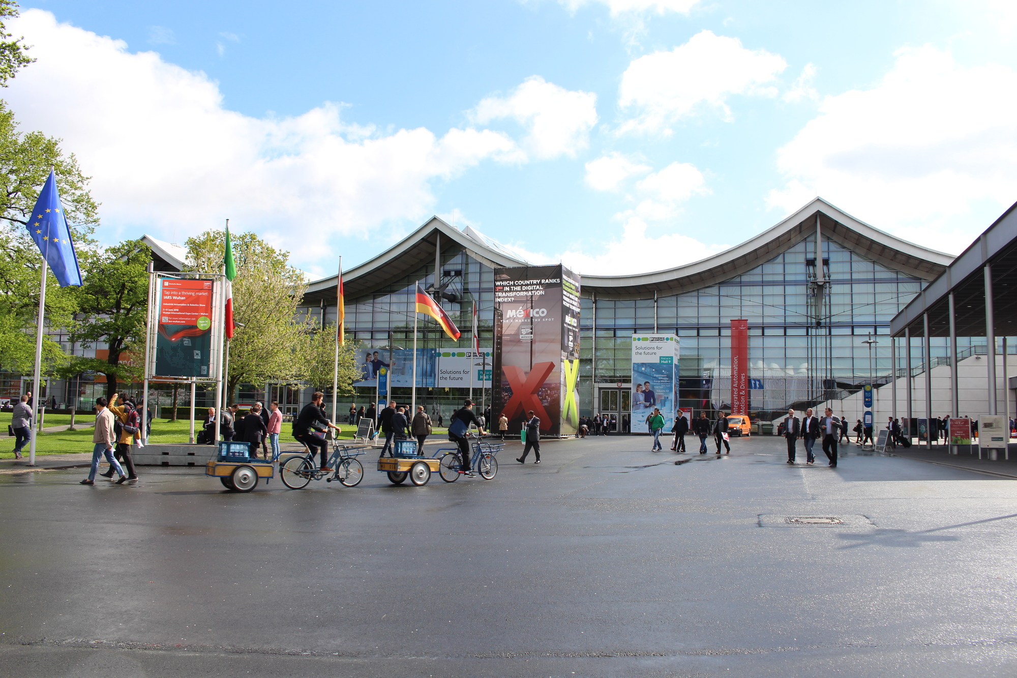 Blick auf Halle 9 der Hannover Messe. Foto: Iris Zeilnhofer/B4B WIRTSCHAFTSLEBEN SCHWABEN