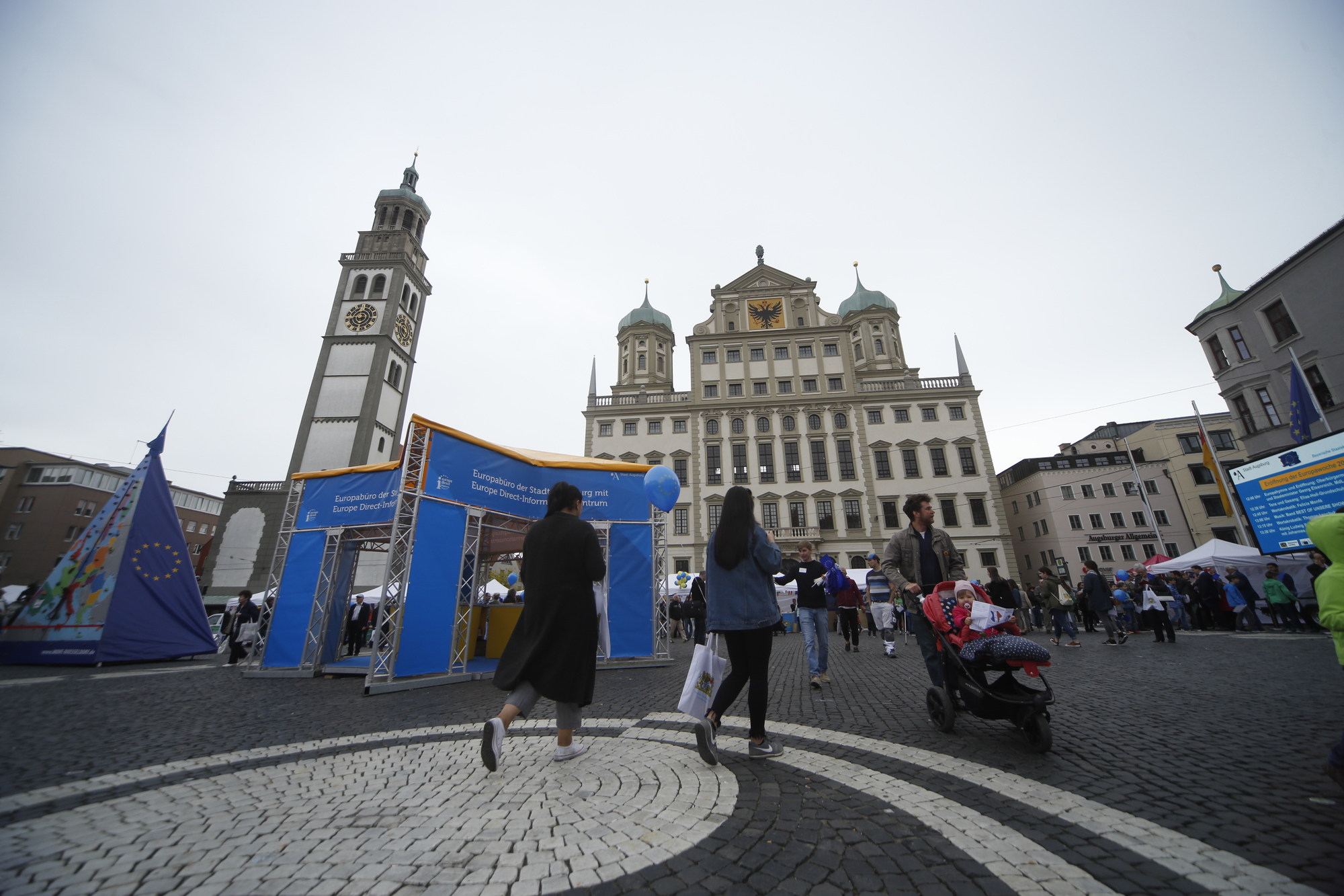 Im Herzen Europas, am Augsburger Rathausplatz, fand die Eröffnung der Europawoche 2018 in Bayern statt.
