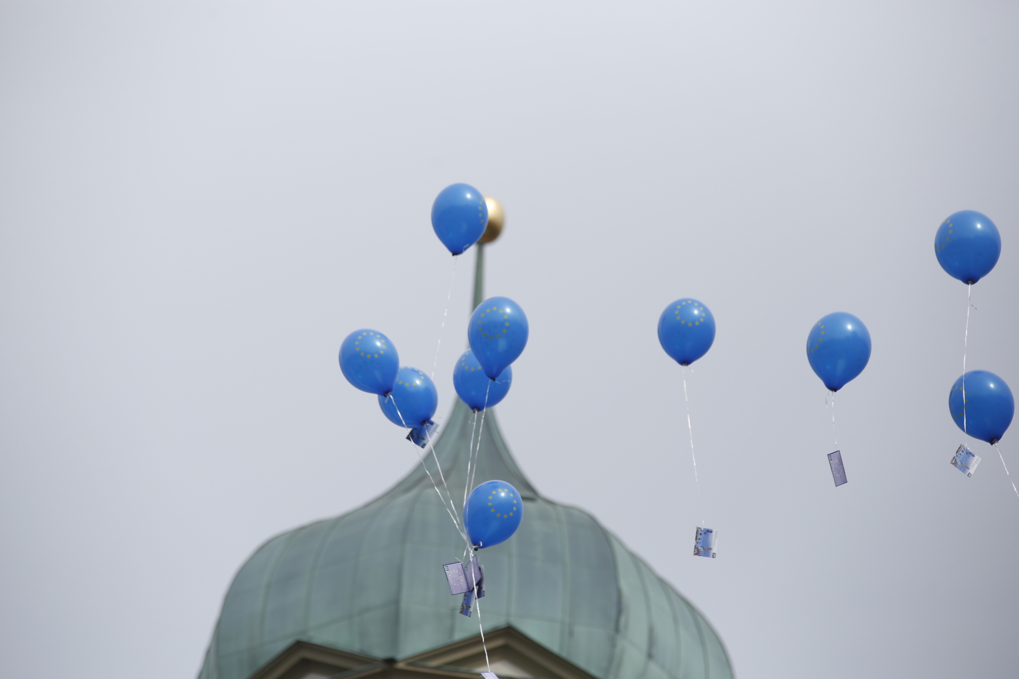 Die Europa-Union Augsburg organisierte eine Luftballon-Aktion.