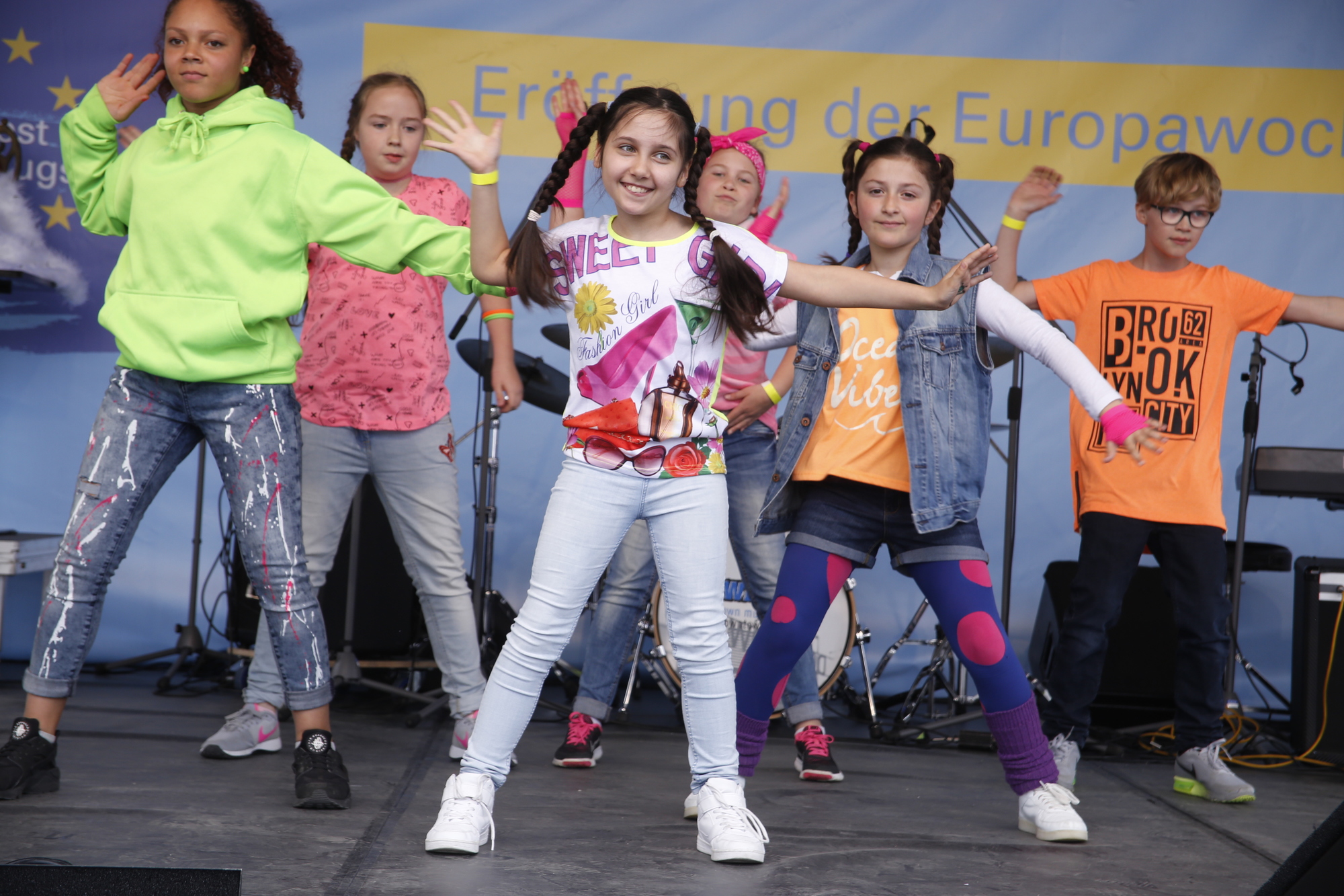 ... tanzten auf der Bühne.