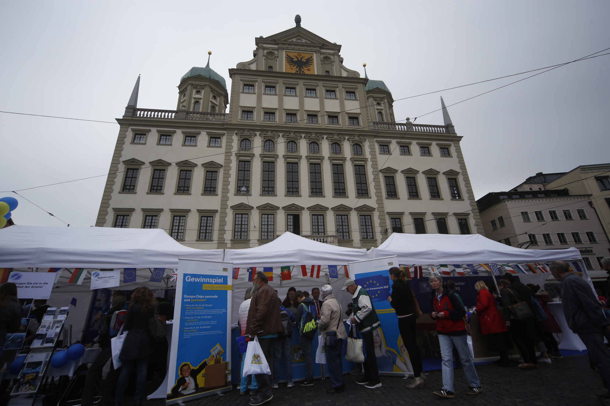 An den Ständen war ganz schön was los.