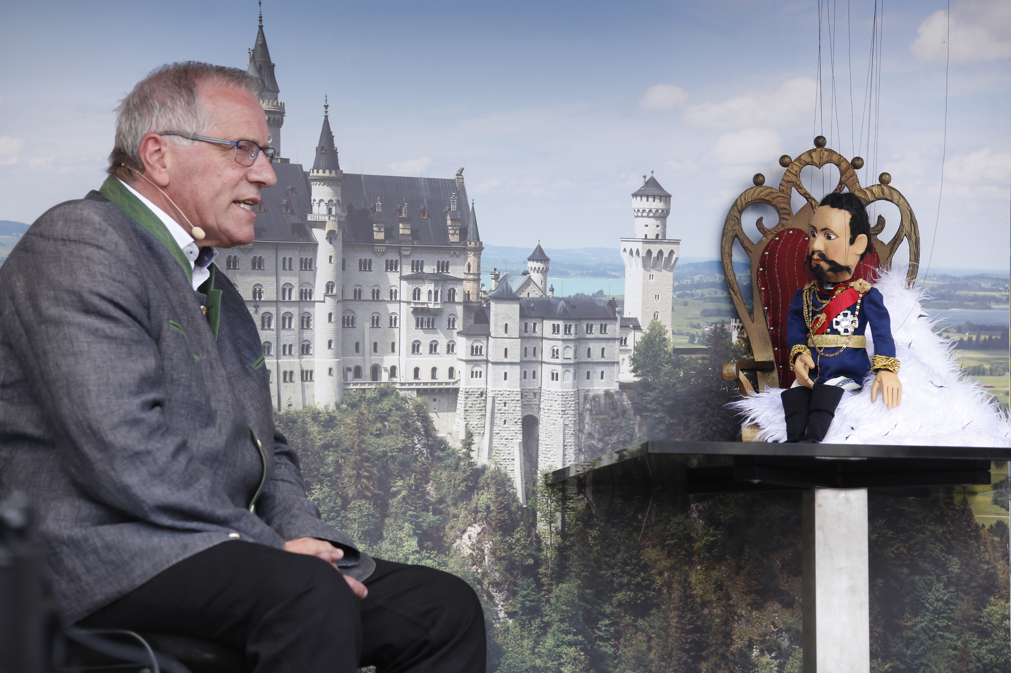 Mitglieder des Landtages wurden von König Ludwig II. aus der Puppenkiste interviewed: Johannes Hintersberger ...