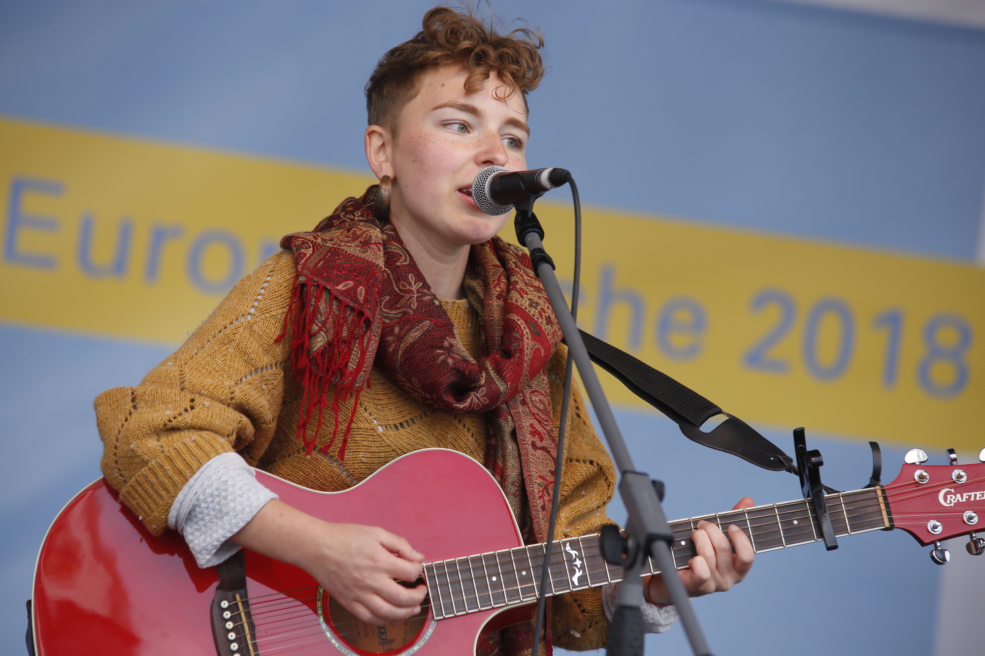 Die Singer Songwriterin Ala Cya.