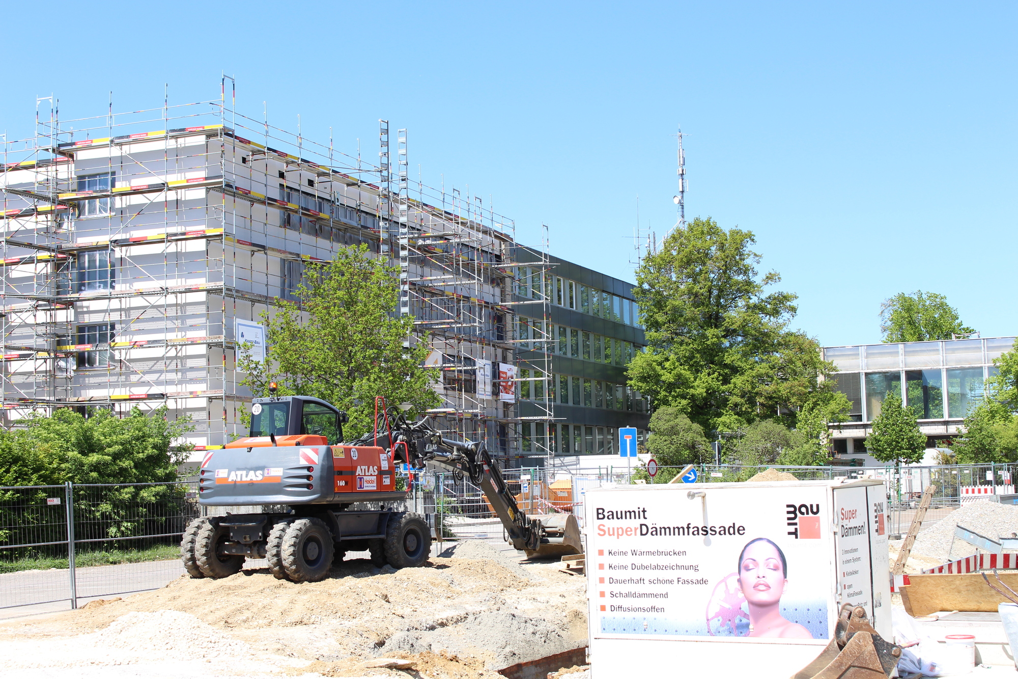 Das Landratsamt Dillingen wird derzeit saniert. Foto: Angelina Märkl/B4B WIRTSCHAFTSLEBEN SCHWABEN