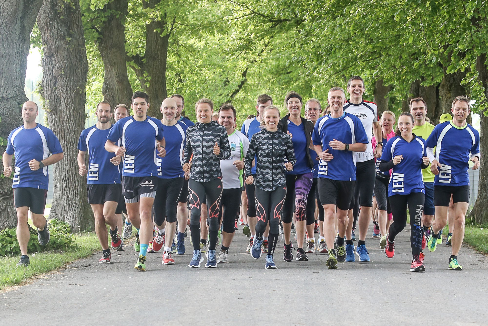 Kick-off der LEW Lauftour 2018 mit den Marathonläuferinnen Lisa und Anna Hahner. Foto: LEW/Franzisi