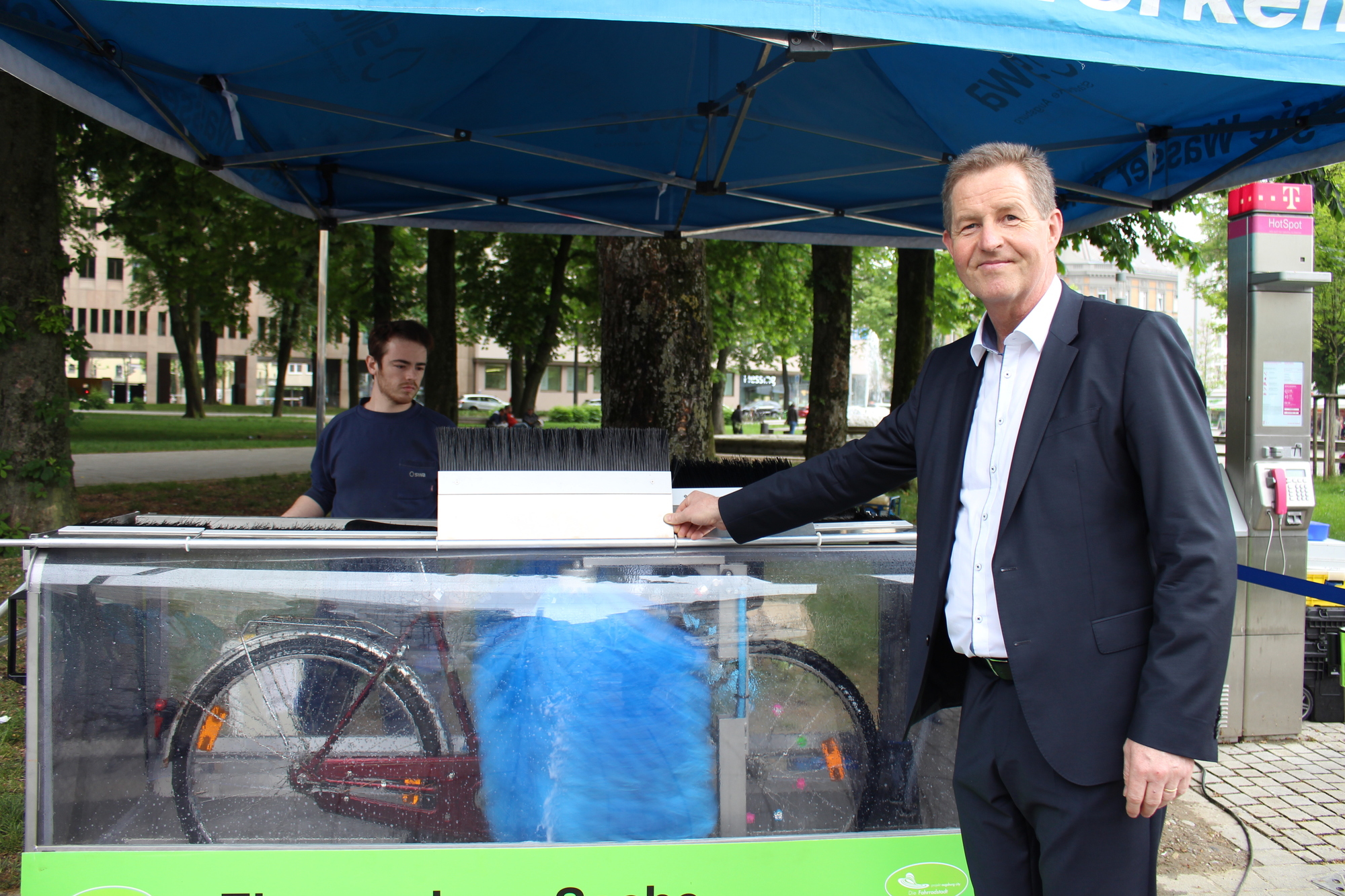 Die swa hat in eine eigene Fahrrad-Waschanlage investiert. Foto: Angelina Märkl/B4B WIRTSCHAFTSLEBEN SCHWABEN