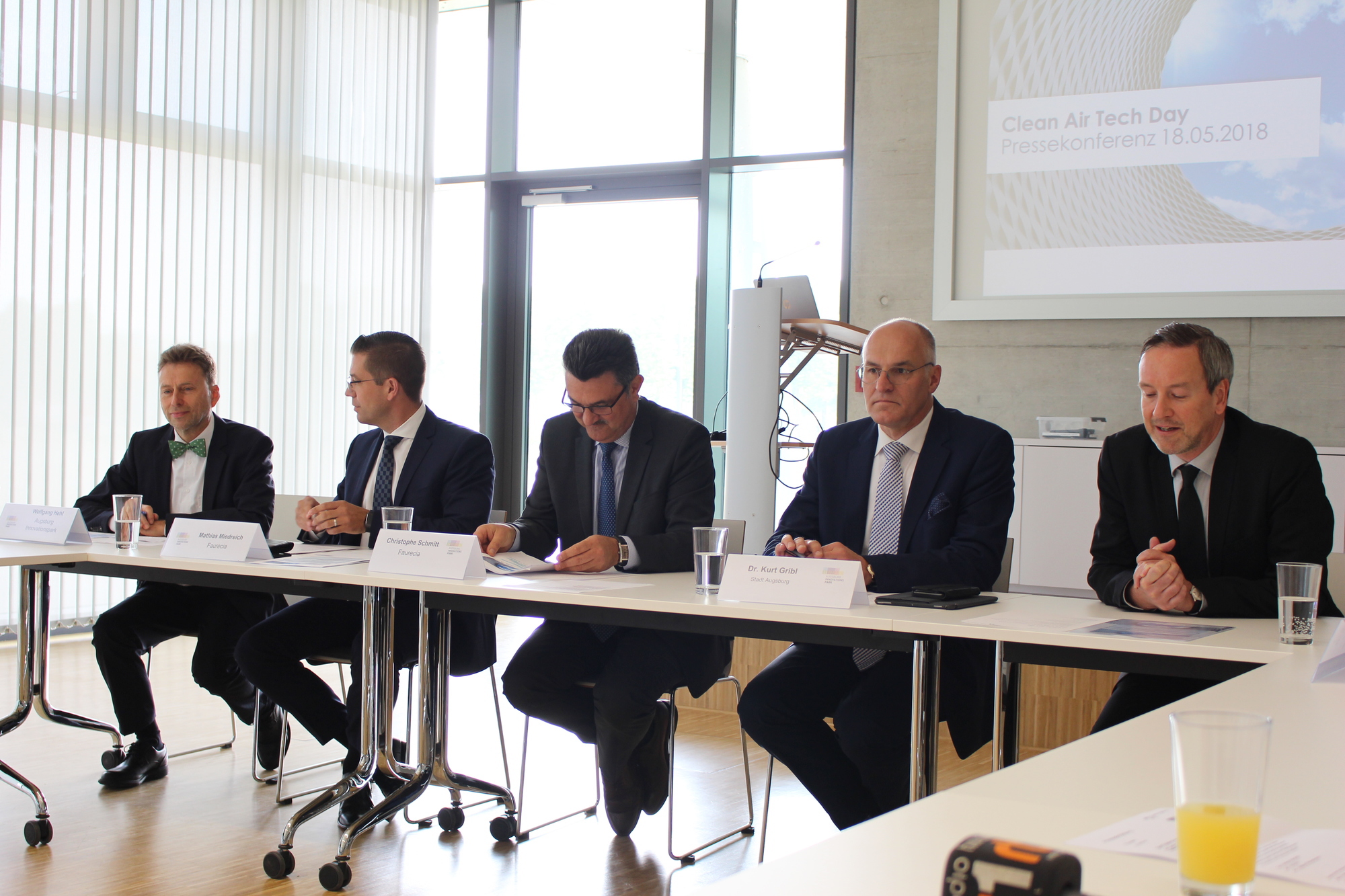 Wolfgang Hehl, Mathias Miedreich, Christophe Schmitt, Dr. Kurt Gribl, Richard Goerlich. Foto: B4B WIRTSCHAFTSLEBEN SCHWABEN