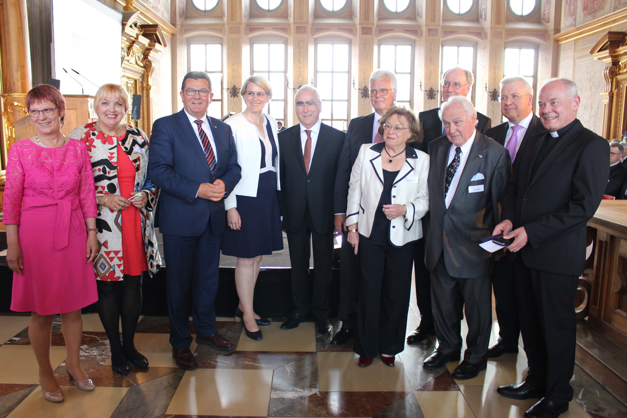 Die Redner und Diskussionsteilnehmer der 175 Jahrfeier der IHK Schwaben. Foto: Iris Zeilnhofer/B4B WIRTSCHAFTSLEBEN SCHWABEN