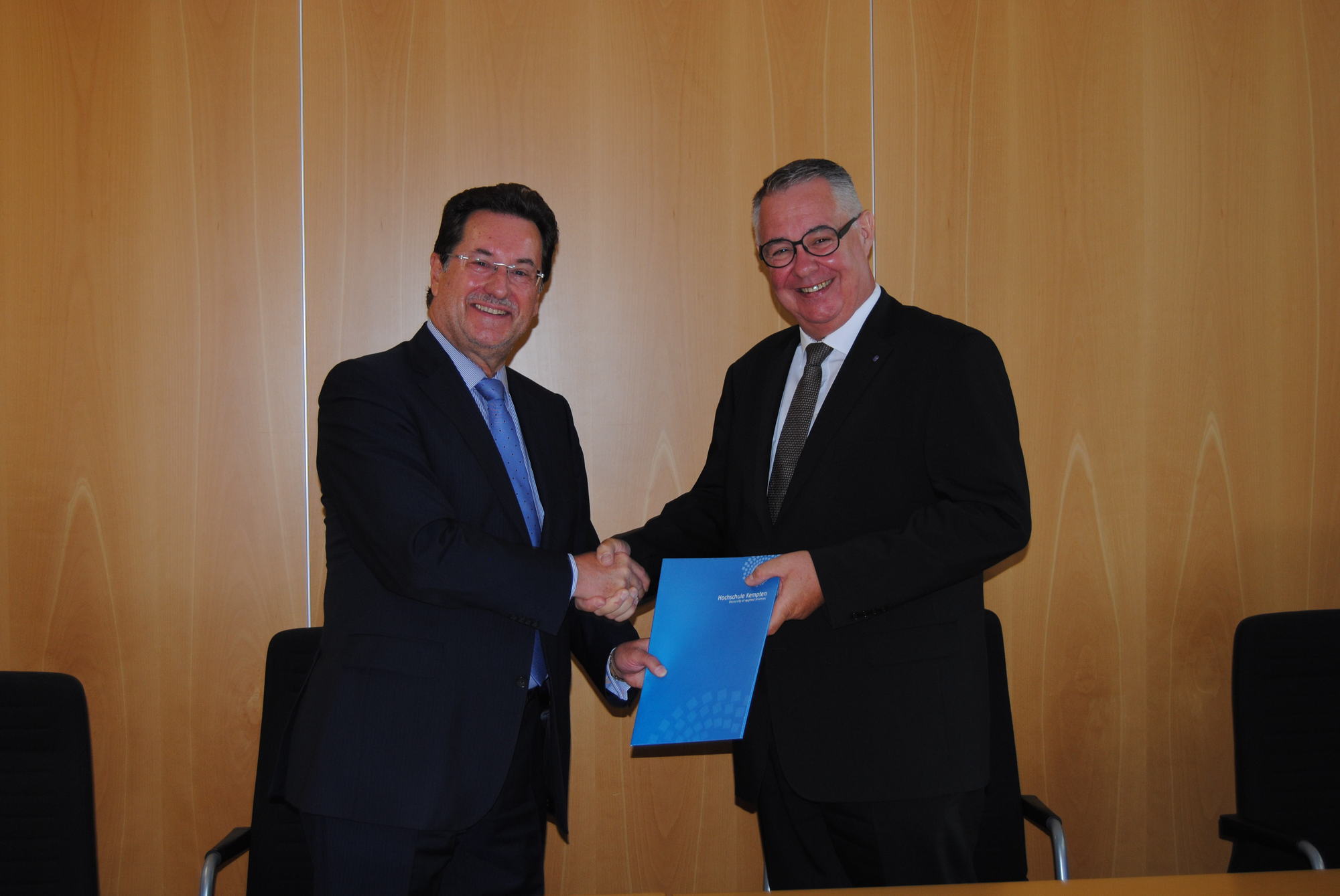 Prof. Dr. Robert F. Schmidt und Prof. Lothar Ritter. Foto: Jennifer Neumüller