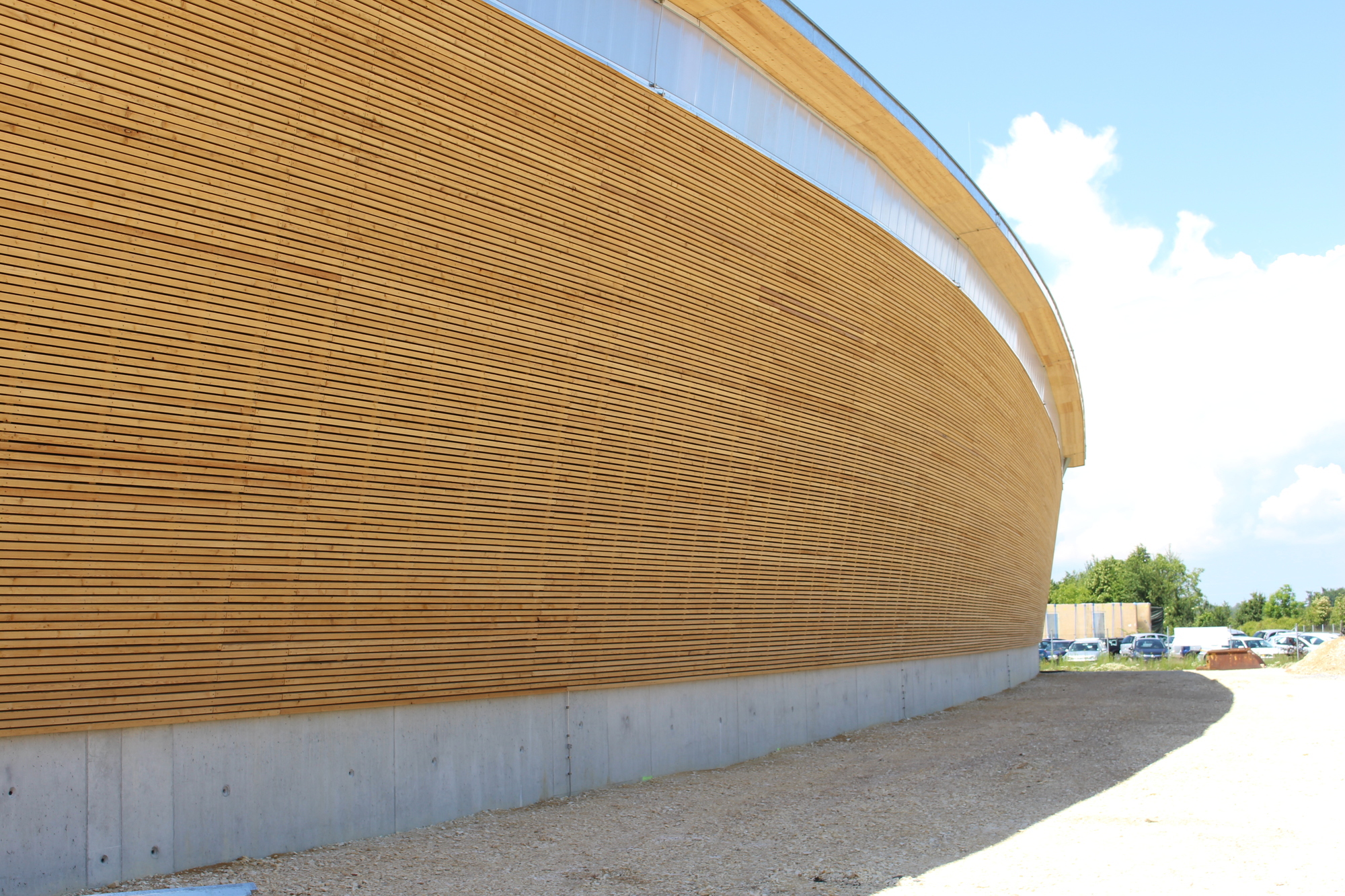 Die Außenfassade der neuen Halle. Foto: Iris Zeilnhofer/B4B WIRTSCHAFTSLEBEN SCHWABEN