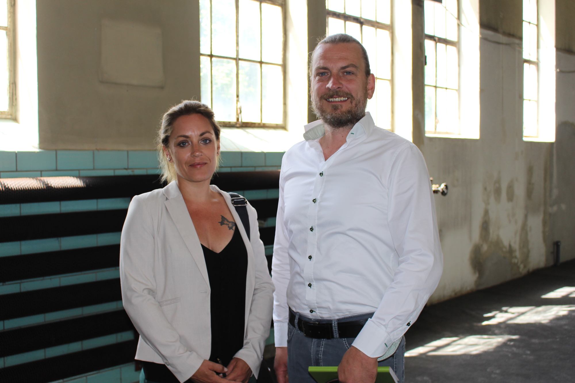 Tobias Emminger und Hanna Knop betreiben künftig die Gastronomie im Ofenhaus. Foto: Angelina Märkl/B4B WIRTSCHAFTSLEBEN SCHWABEN
