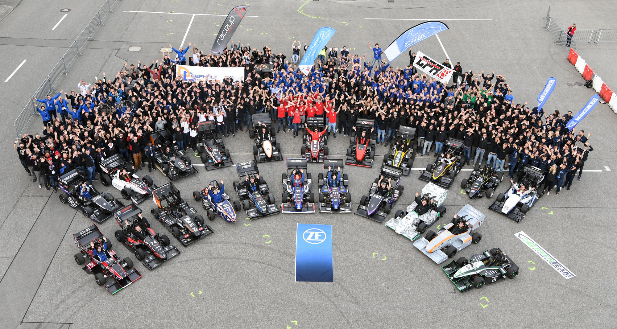 Rund 600 Studenten präsentieren ihre selbst konstruierten Rennwagen. Foto: ZF