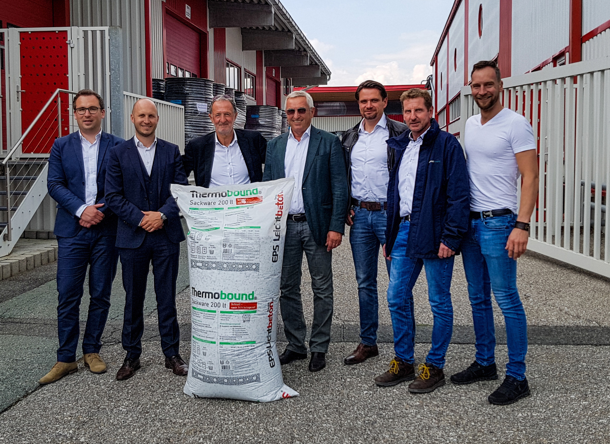 Maximilian Lang, Matthias Mang, Jakob Hraschan, Roland Mang, Martin Huber, Gerald Ganzi und Hans Zlanabitnig. Foto: JOMA Dämmstoffwerk GmbH