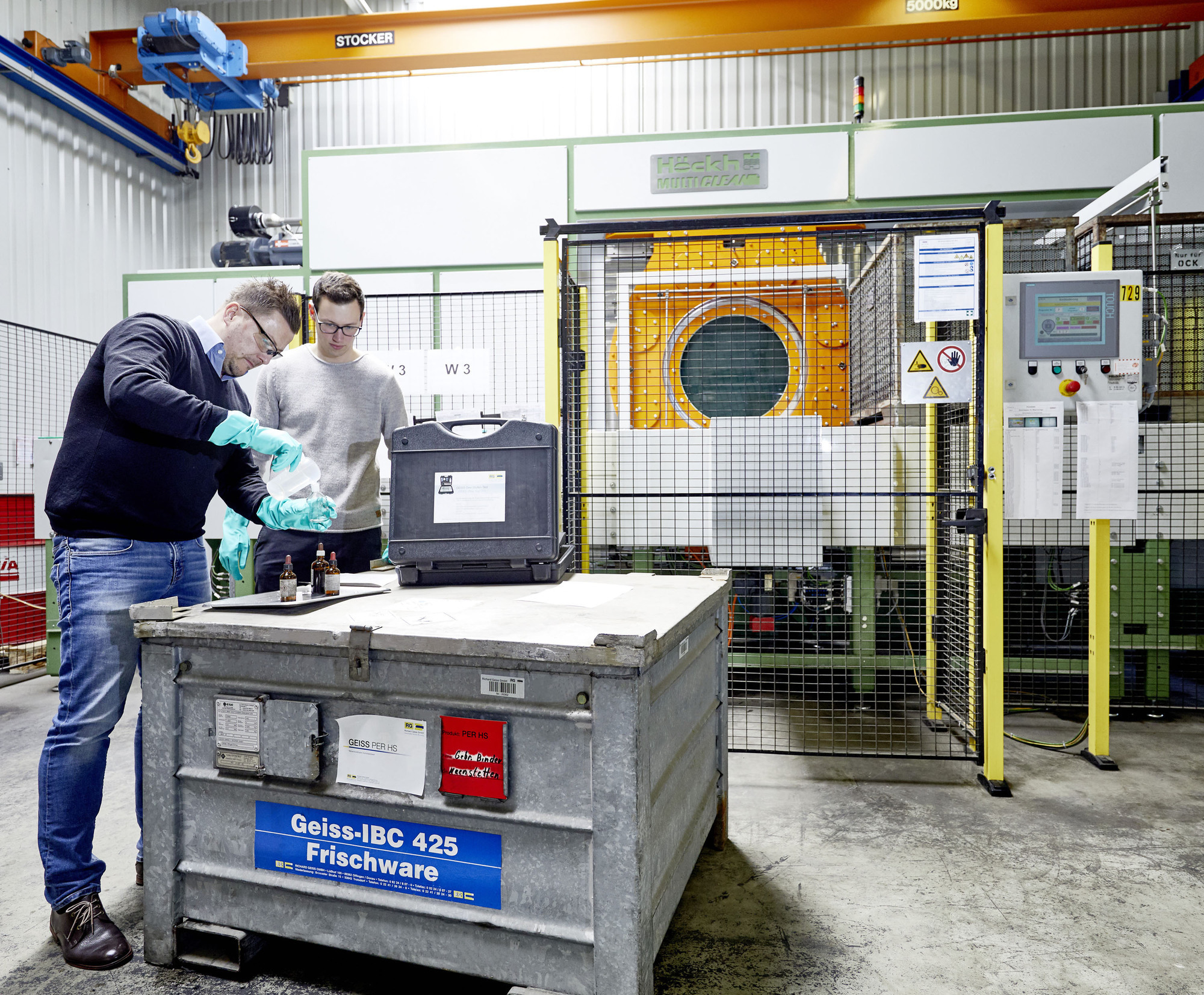 Lech Andrzejewski-Eser von der Richard Geiss GmbH (links) und Patrick Hentz von der Gebr. Binder GmbH. Foto: Richard Geiss GmbH