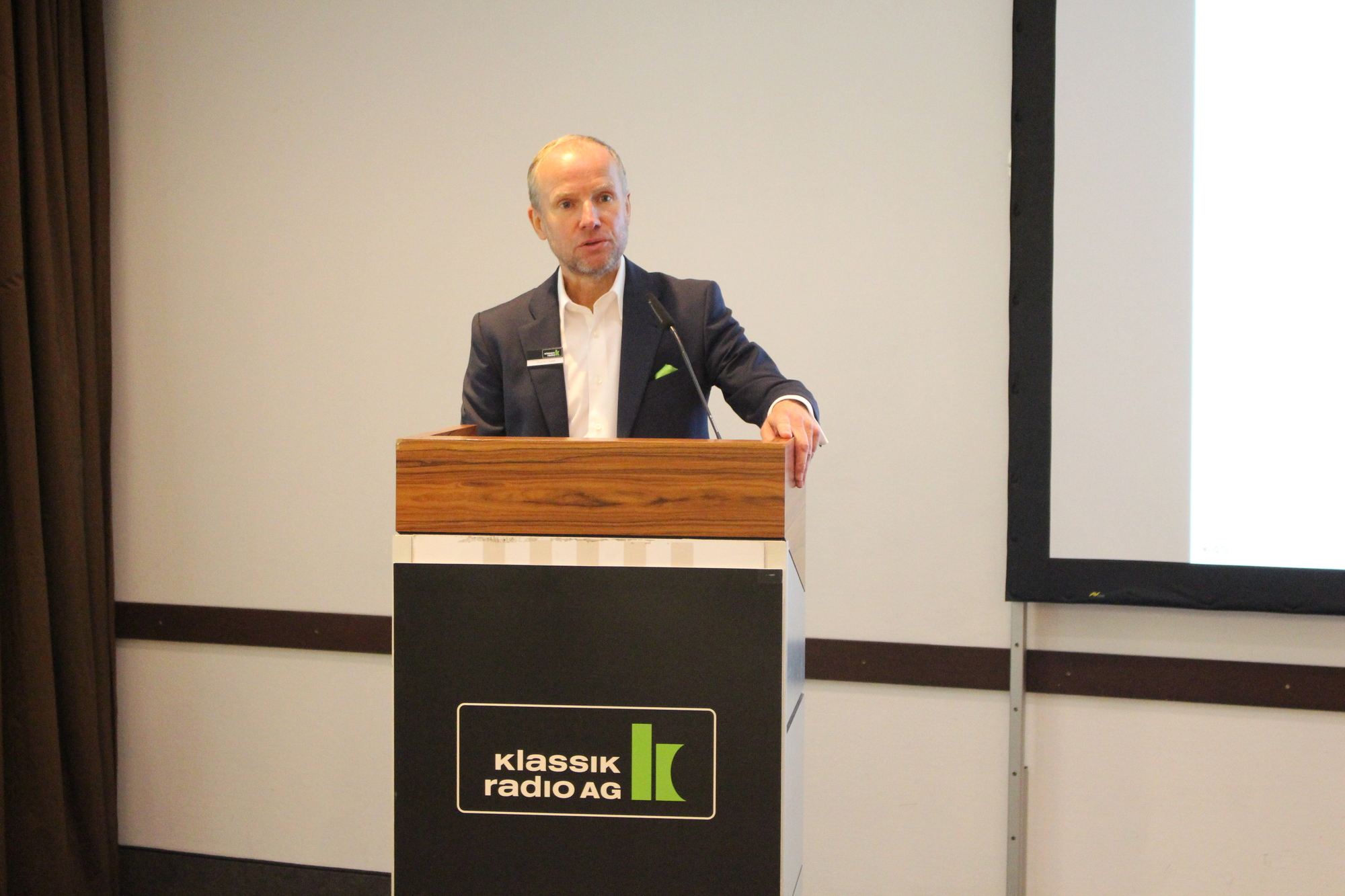 CEO Ulrich R.J. Kubak präsentiert den Geschäftsbericht für 2017. Foto: Angelina Märkl/ B4B WIRTSCHAFTSLEBEN SCHWABEN