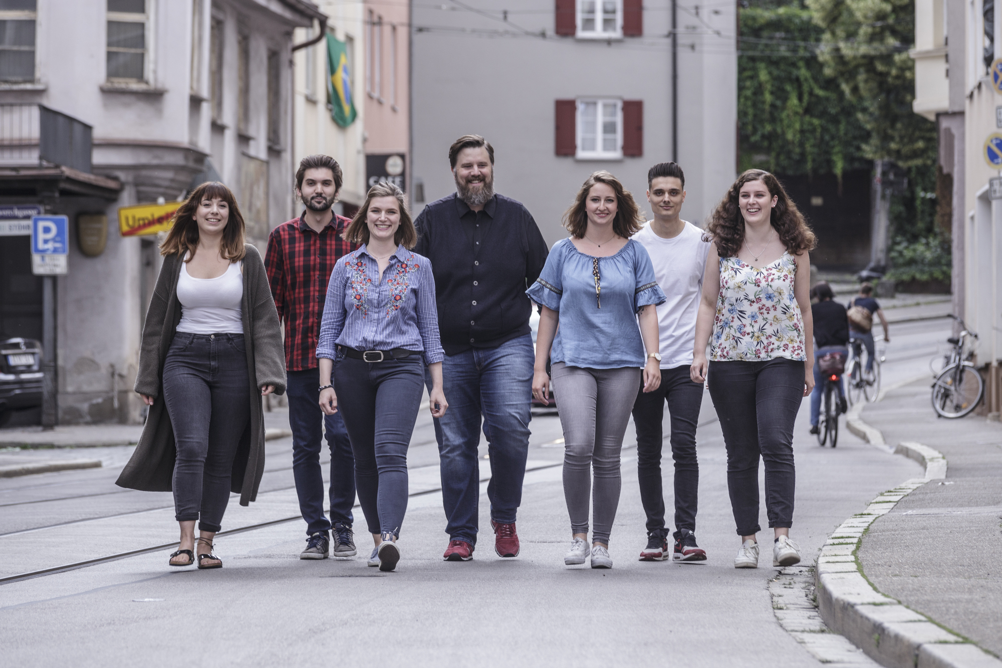 Das Team von Hallo Augsburg mit Productowner Julian Frost (Mitte). Foto: Bernd Jaufmann