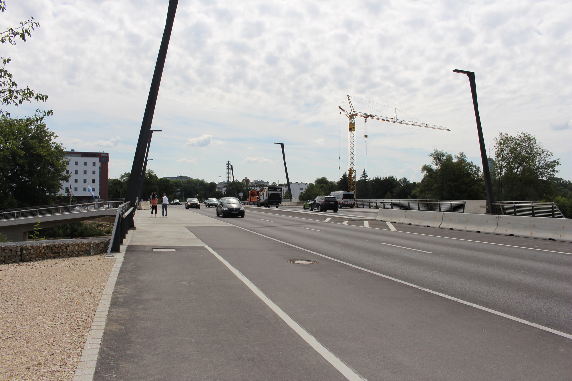 Die Brücke wurde für die Verlängerung der Tramlinie 5 breiter gebaut. Foto: Angelina Märkl/B4B WIRTSCHAFTSLEBEN SCHWABEN