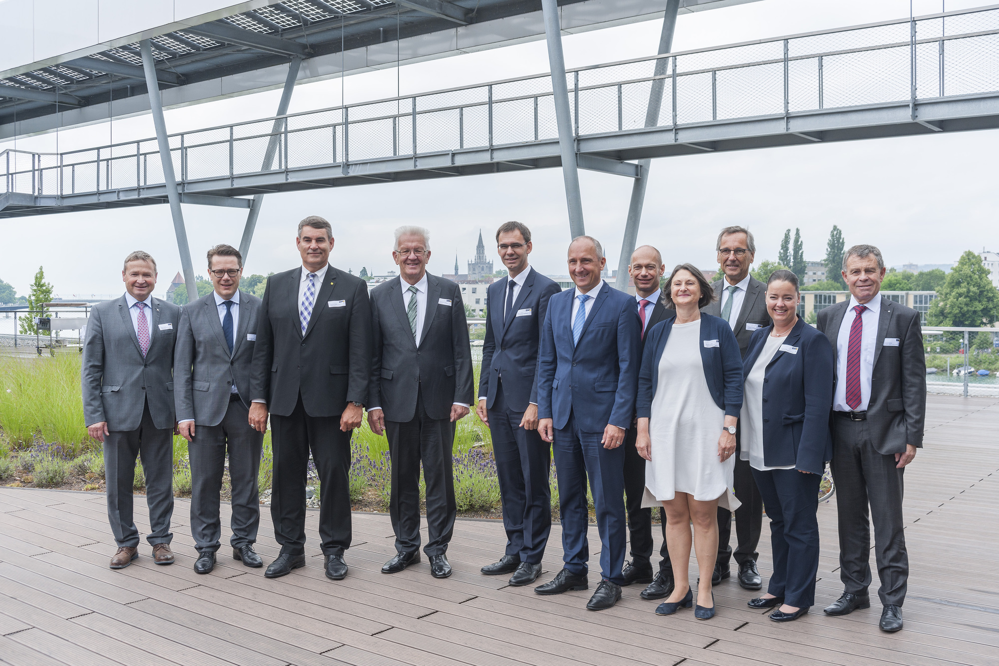 Alfred Stricker, Benedikt Würth, Christian Amsler, Winfried Kretschmann, Markus Wallner, Adrian Hasler, Elmar Stegmann, Bärbel Schäfer, Roland Inauen, Carmen Haag und Ernst. Foto: IBK