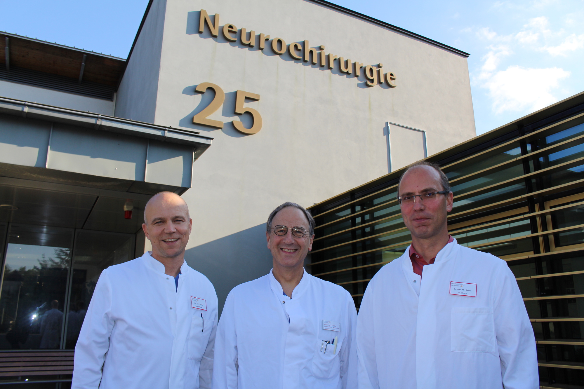 Die Klinikleitung: Prof. Dr. Ralph König, Prof. Dr. Christian Rainer Wirtz und Dr. Michal Hlavac. Foto: Schalk