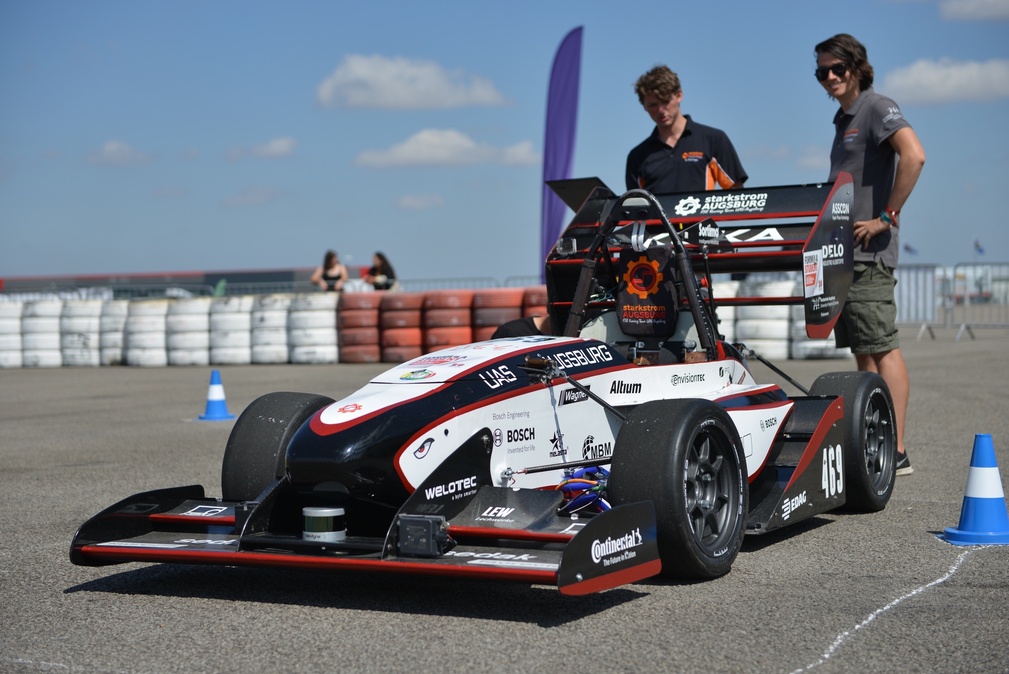 Fenja-DV kurz vor dem Start bei der Formula Student Driverless auf der Silverstone-Rennstrecke. Foto: Hochschule Augsburg