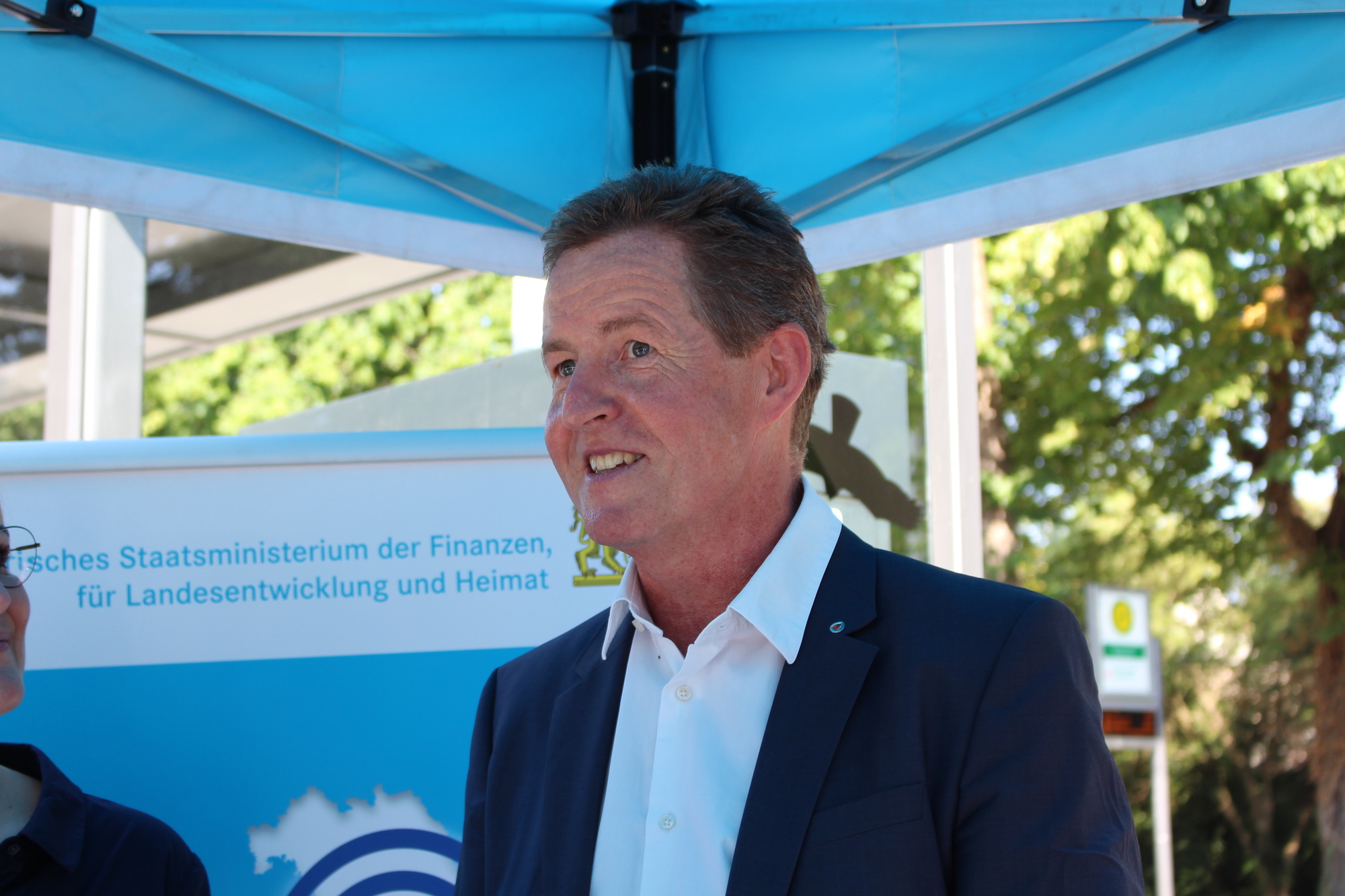 swa-Geschäftsführer Dr. Walter Casazza treibt den Ausbau des WLAN-Netzes aktiv voran. Foto: Isabell Walter/B4B WIRTSCHAFTSLEBEN SCHWABEN