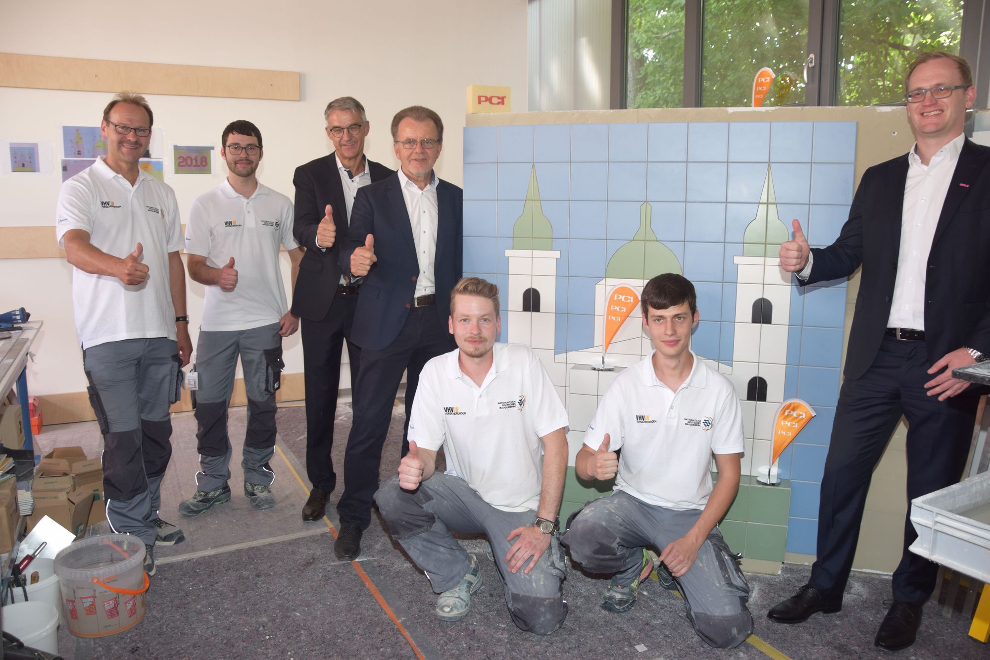 Roland Filkorn (Bundestrainer), Erik Brie-Knöpfle (Co-Trainer), Markus Balleisen (Leiter Zentrale Anwendungstechnik PCI Gruppe), Horst Barisch (FFN-Vorstandsmitglied), Janis Gentner (EM-Ersatzteilnehmer), Cedrik Knöpfle (EM-Teilnehmer) und Marc C. Köppe (Vorsitzender der PCI Geschäftsführung). Foto: PCI