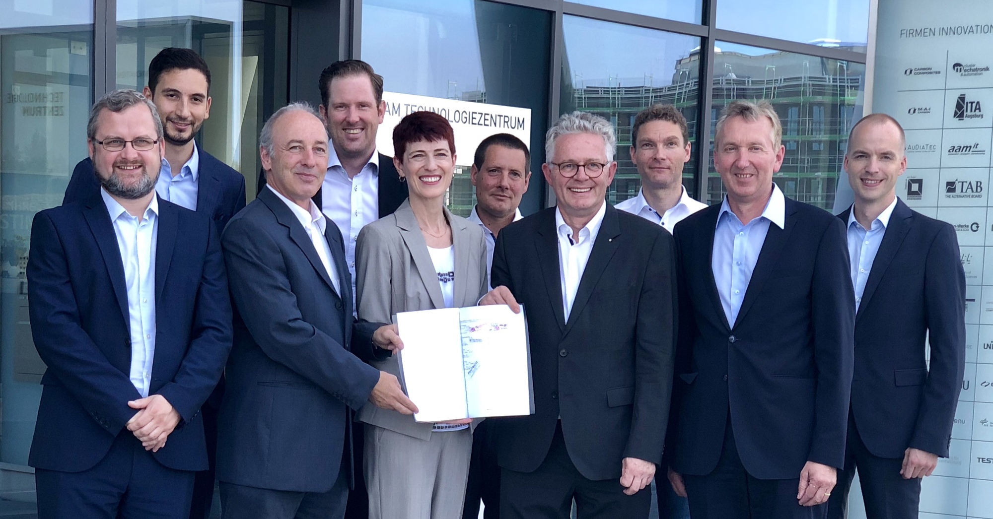 Rob Blackburn, Guillaume Morales, Reinhard Schaefer, Helge von Selasinsky, Kim Gingras, Jochen Scholler, Prof. Dr.-Ing. Stefan Schlichter, Dr.-Ing. Daniel Hartung, Joachim Nägele, Johannes Treiber. Foto: ITA