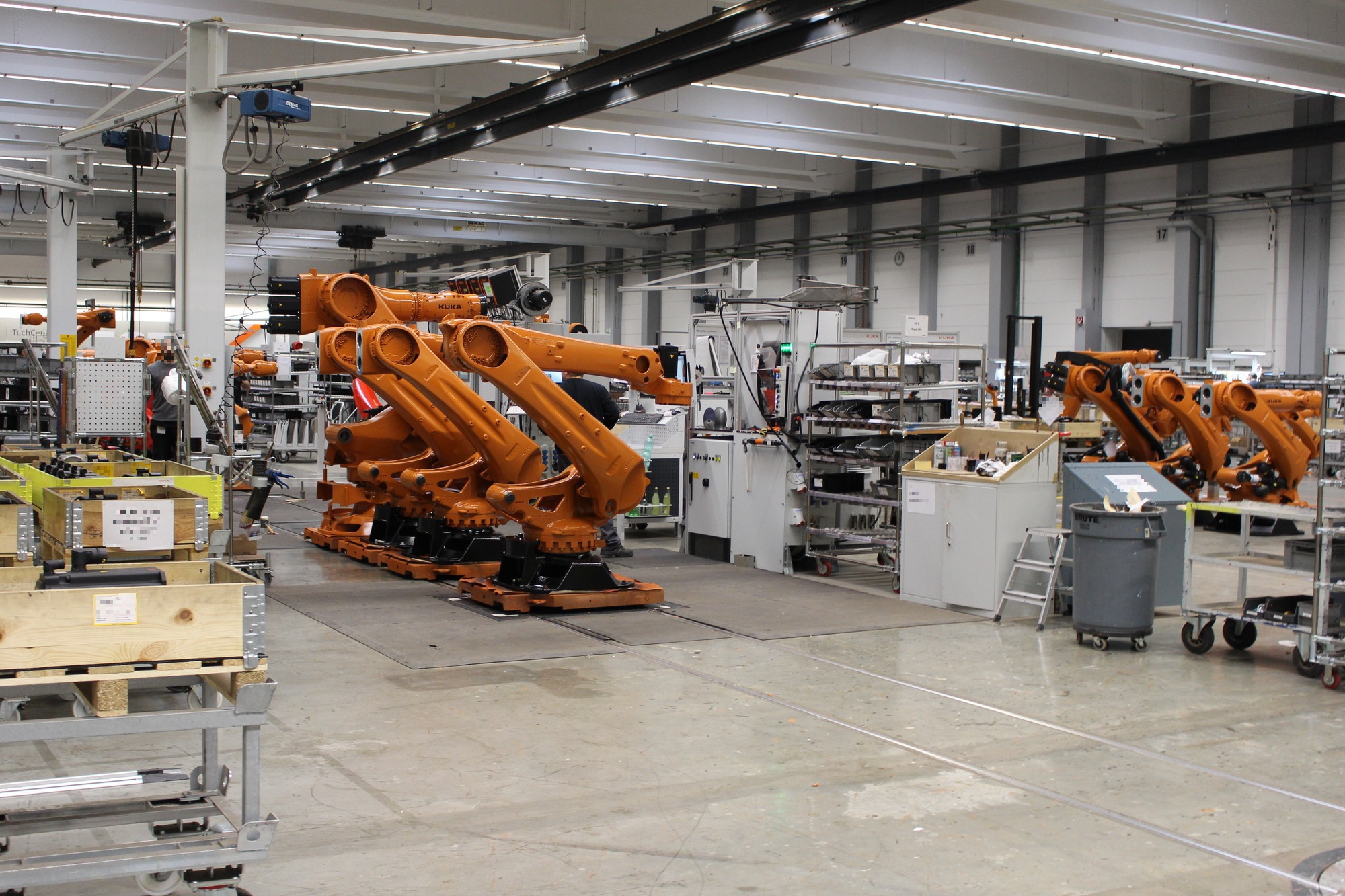 Symbolbild. KUKA Roboter in der Produktion. Foto: B4B WIRTSCHAFTSLEBEN SCHWABEN