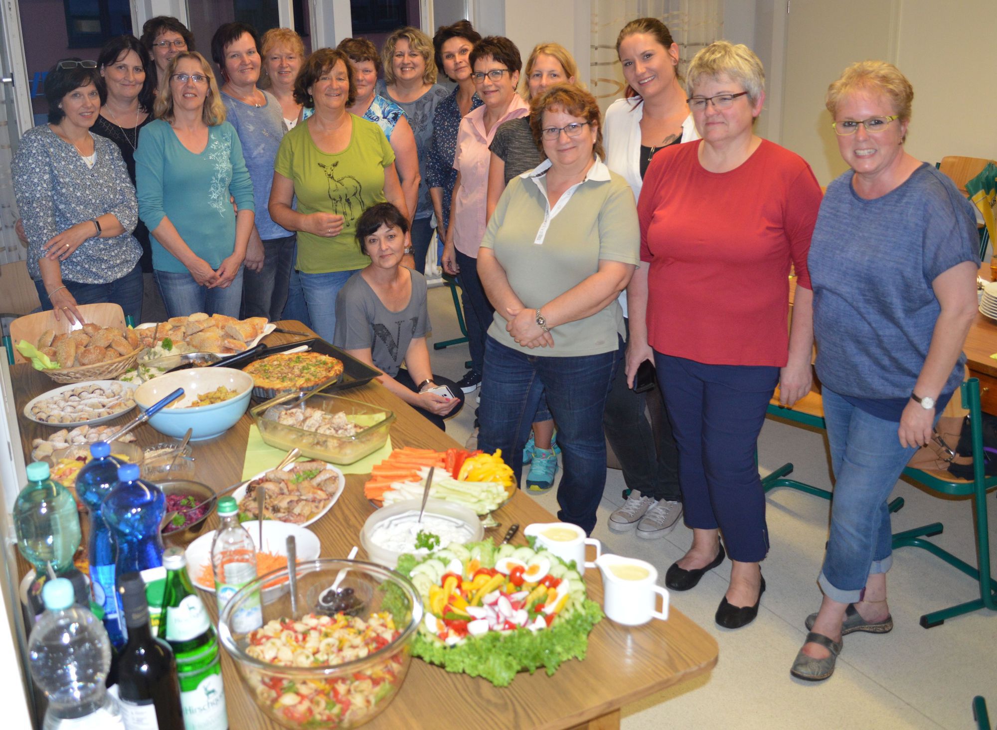 Die 17 Teilnehmer beim Kochkurs „Fixe Feierabendküche“. Foto: Christine Fürguth