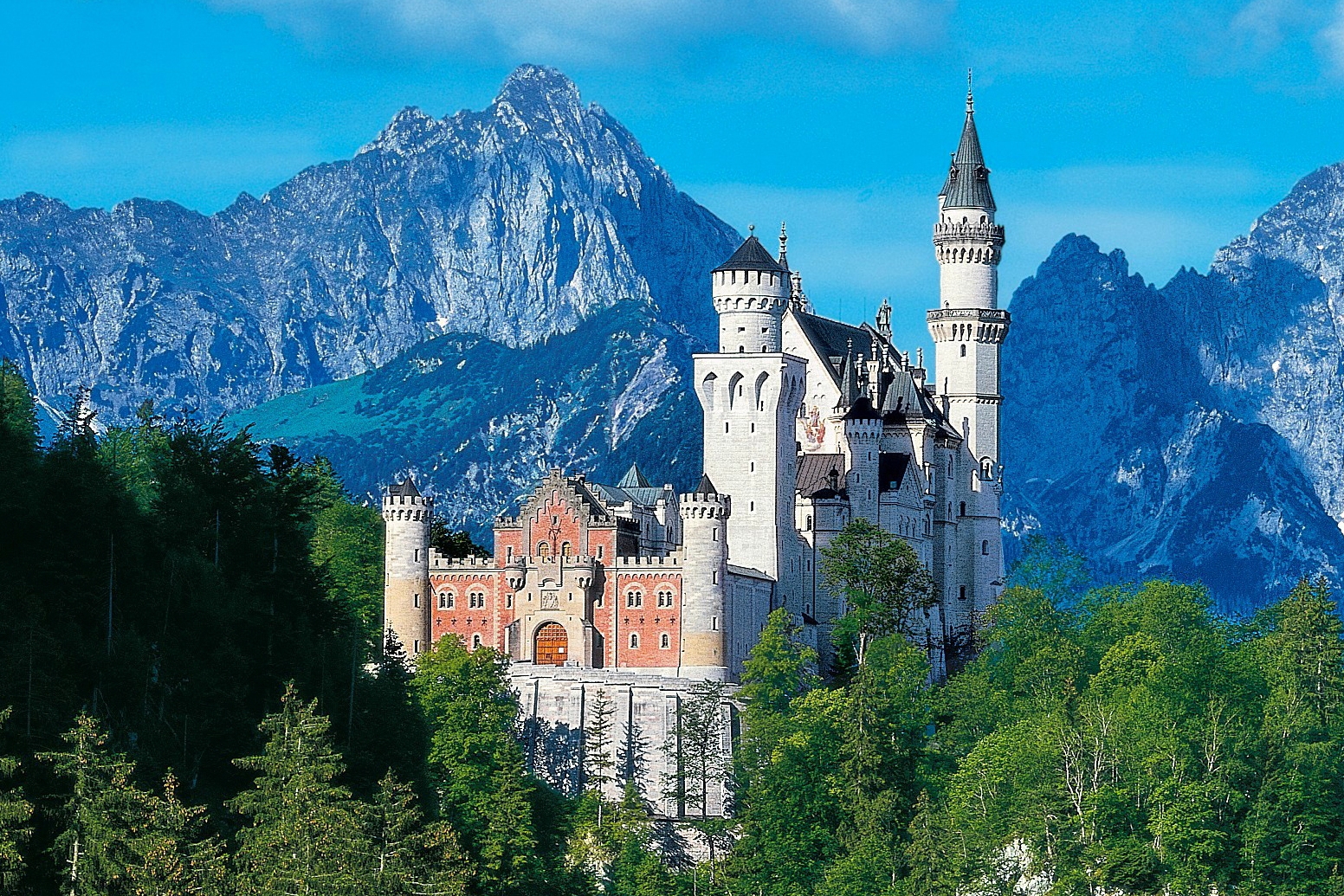 Die Sanierungsarbeiten am Märchenschloss laufen auf Houchtouren. Foto: Anton Brandl, München © Bayerische Schlösserverwaltung