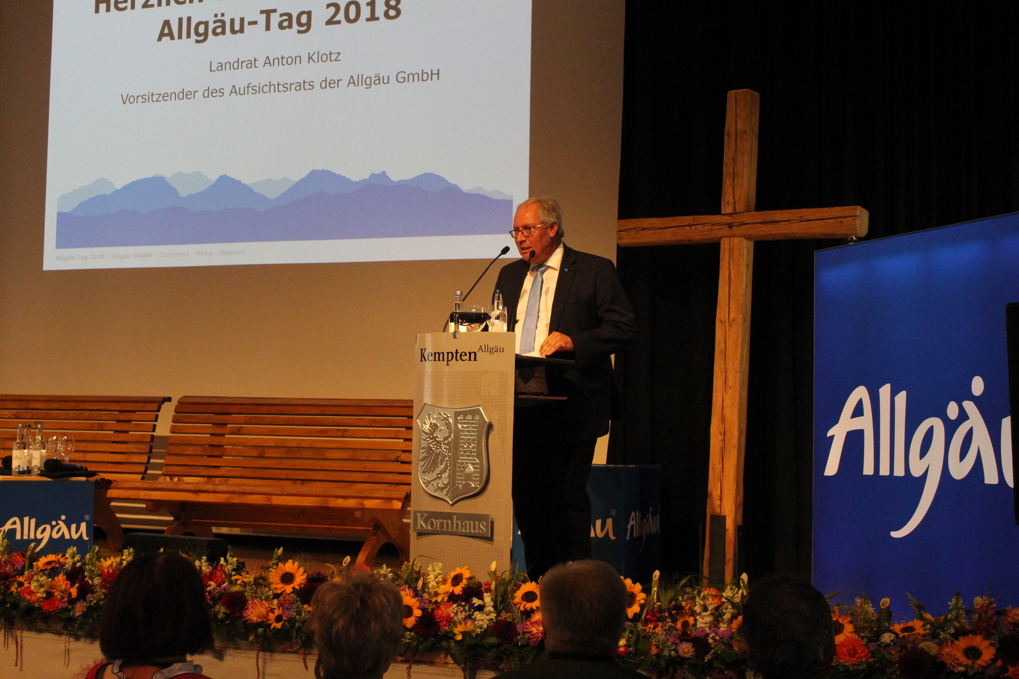 Landrat Anton Klotz bei seiner Ansprache. Foto: Iris Zeilnhofer/B4B WIRTSCHAFTSLEBEN SCHWABEN