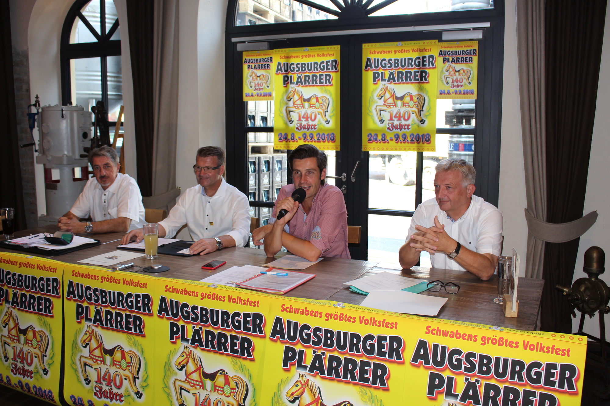 Ordnungsreferent Dirk Wurm stellt das Sicherheitskonzept des Herbstplärrers vor. Foto: Angelina Märkl/B4B WIRTSCHAFTSLEBEN SCHWABEN