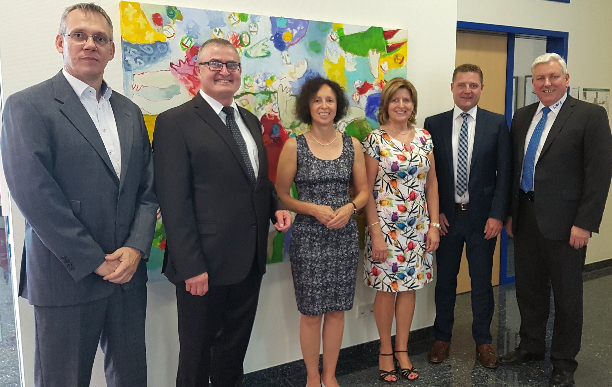Robert Gorbahn (Microsoft), Michael Heilig (BVMW), MdB Margit Stumpp (Bundestag), Martina Stark (VAF GmbH), Erster Beigeordneter Andreas Rief (Stadt Bopfingen), Hermann Stark (VAF GmbH), es fehlt Bürgermeister Dr. Gunter Bühler (Stadt Bopfingen). Foto: Dr. Sabine Heilig, Nördlingen