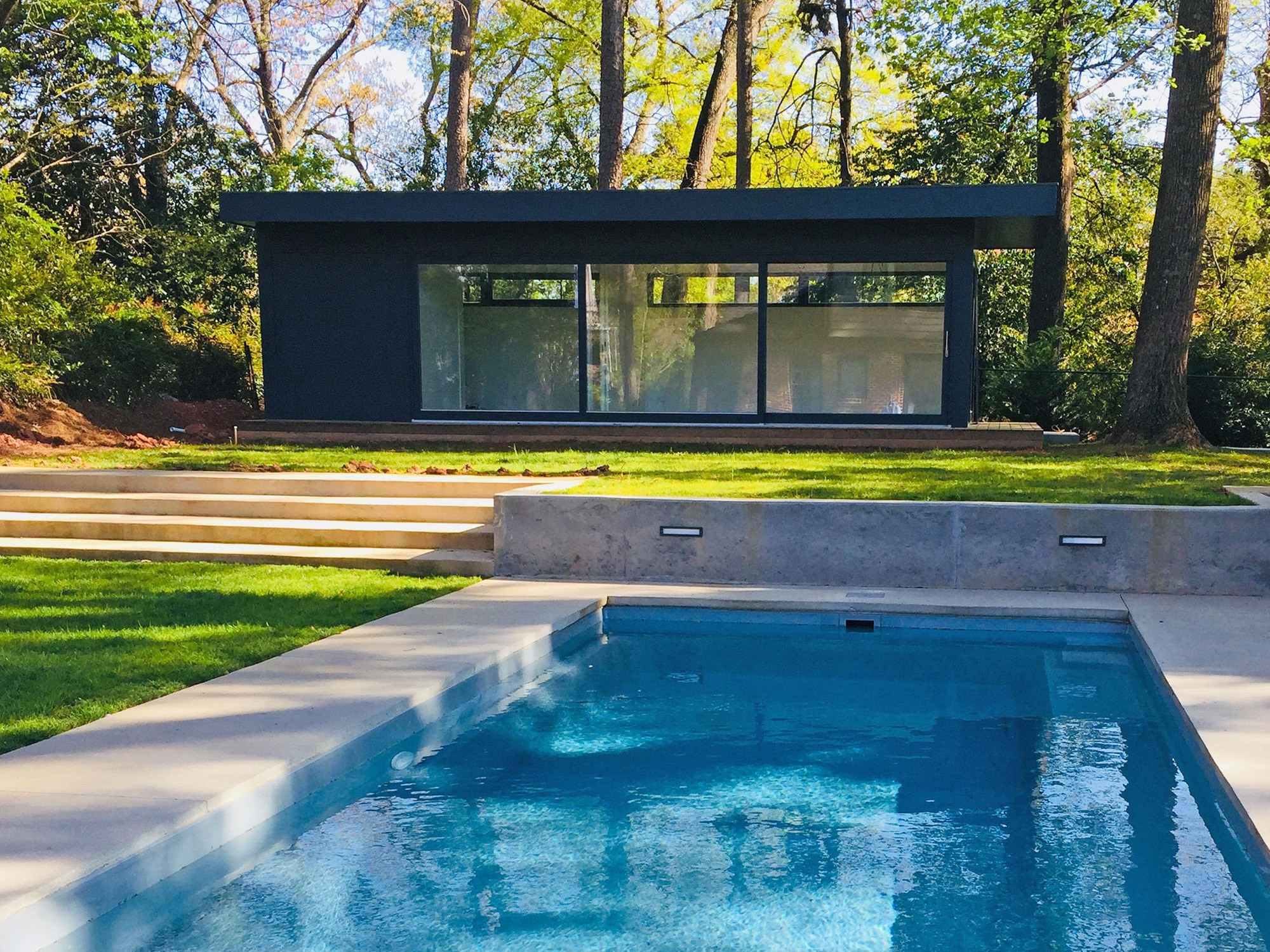In Atlanta errichtete der Allgäuer Gartenhausspezialist eine exklusive „MyLounge“ im XXL-Format. Foto: Blockhausbau Hummel