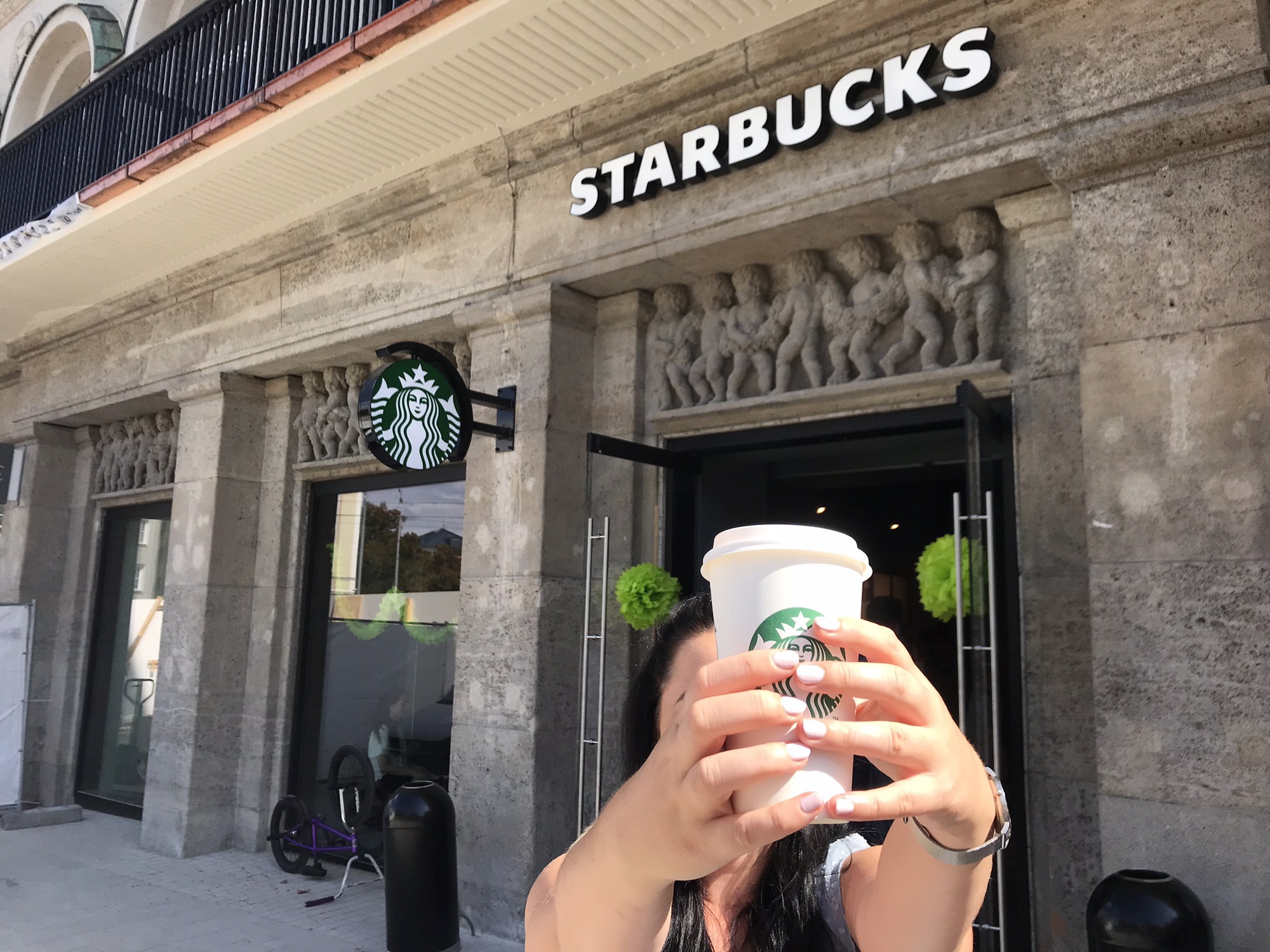 In Augsburg hat der erste Starbucks eröffnet. Foto: B4B WIRTSCHAFTSLEBEN SCHWABEN