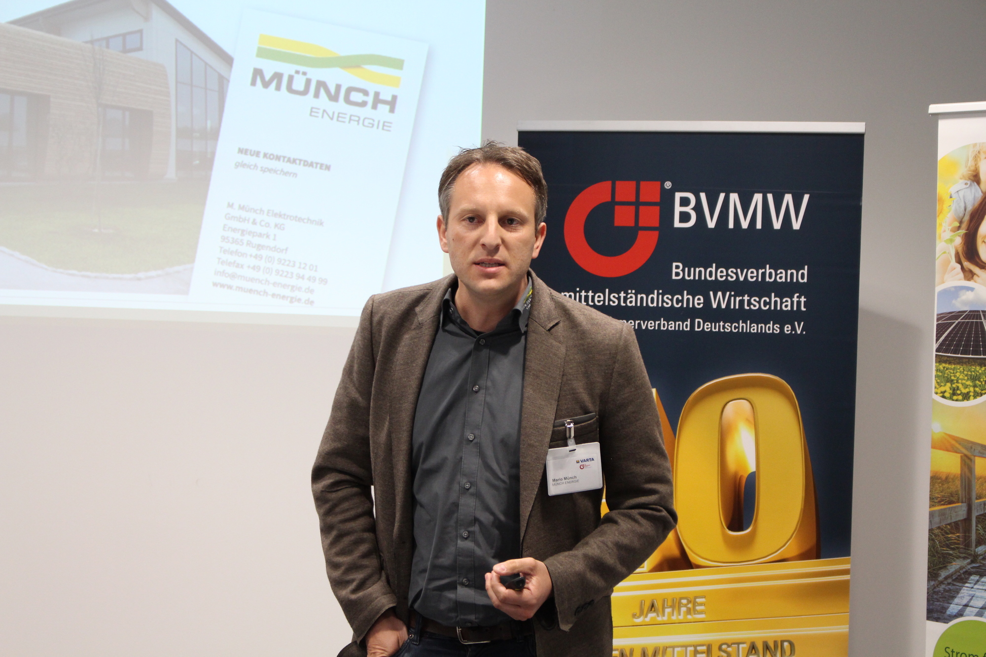 Mario Münch fordert die Unternehmer auf, schnellstmöglich umzusteigen. Foto: Angelina Märkl/B4B WIRTSCHAFTSLEBEN SCHWABEN