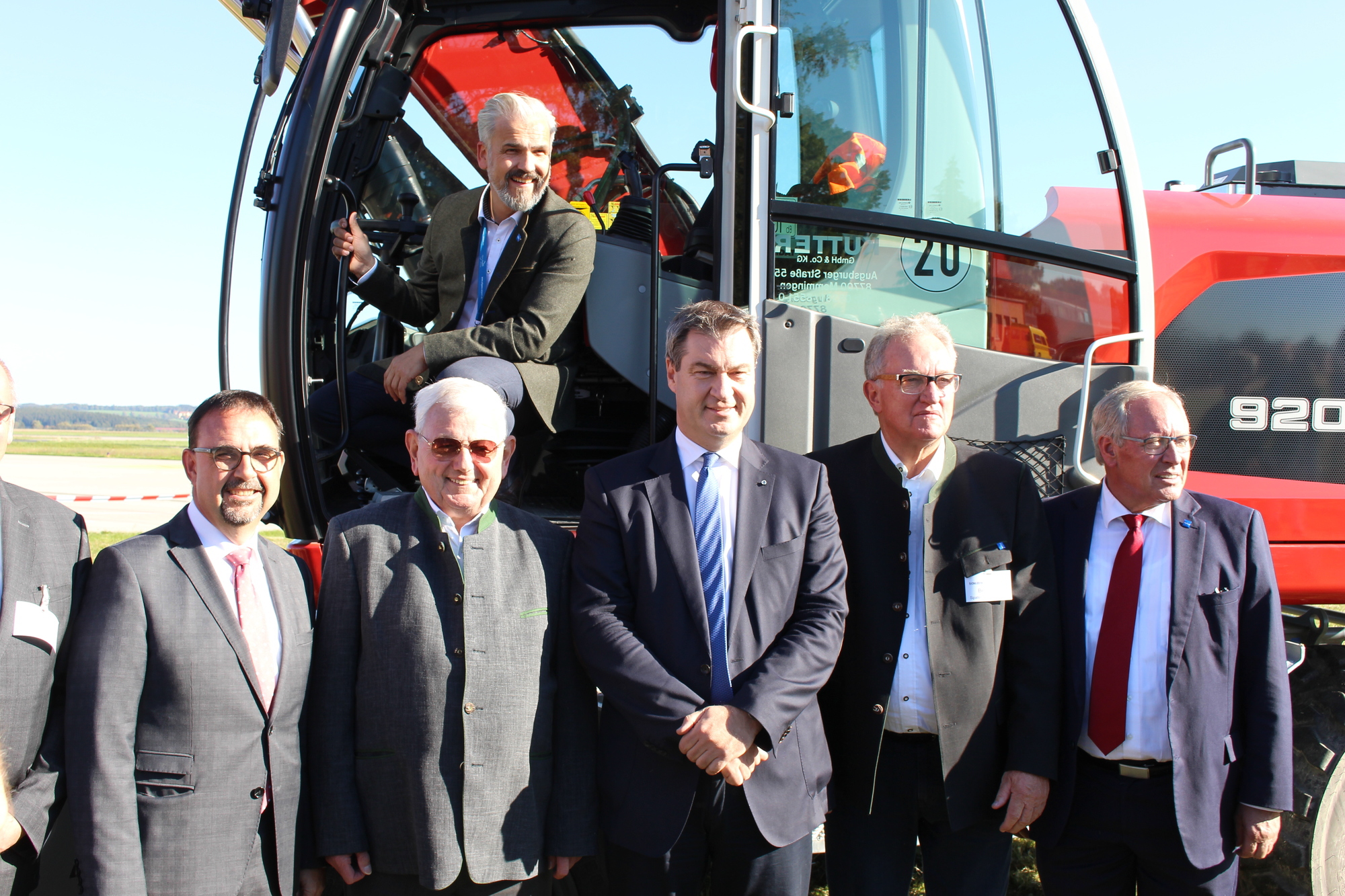 Glückliche Gesichter nach dem Spatenstich am Allgäu Airport. Foto: Iris Zeilnhofer/B4B WIRTSCHAFTSLEBEN SCHWABEN